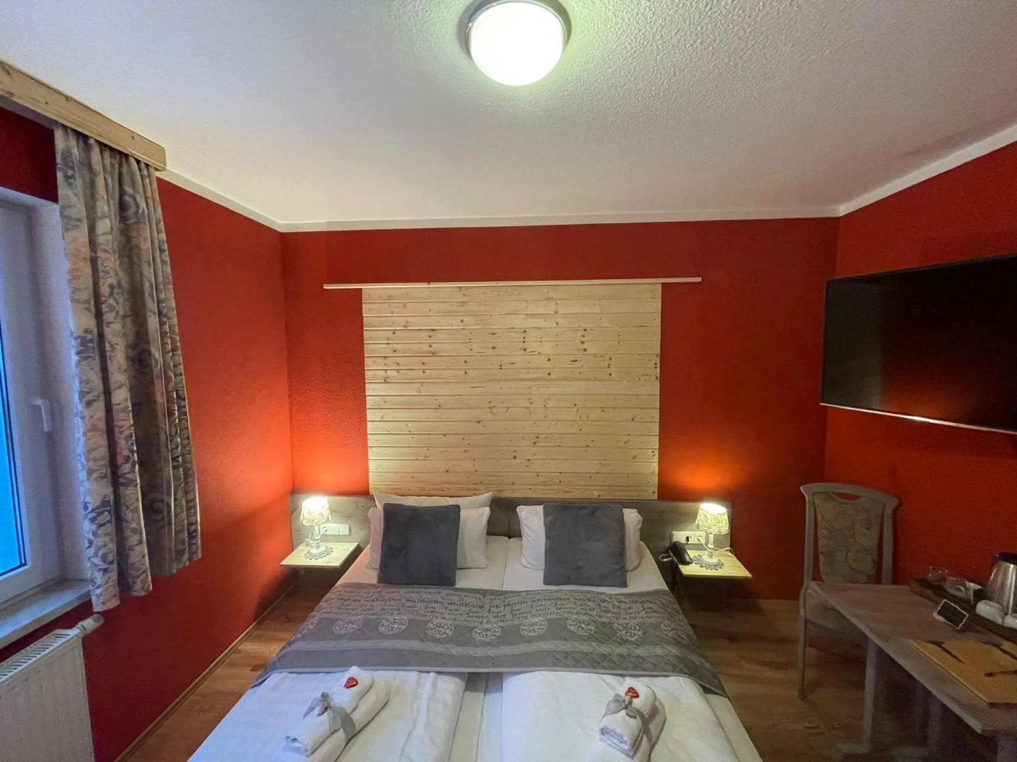 Bed in Berghotel Drei Brüder Höhe