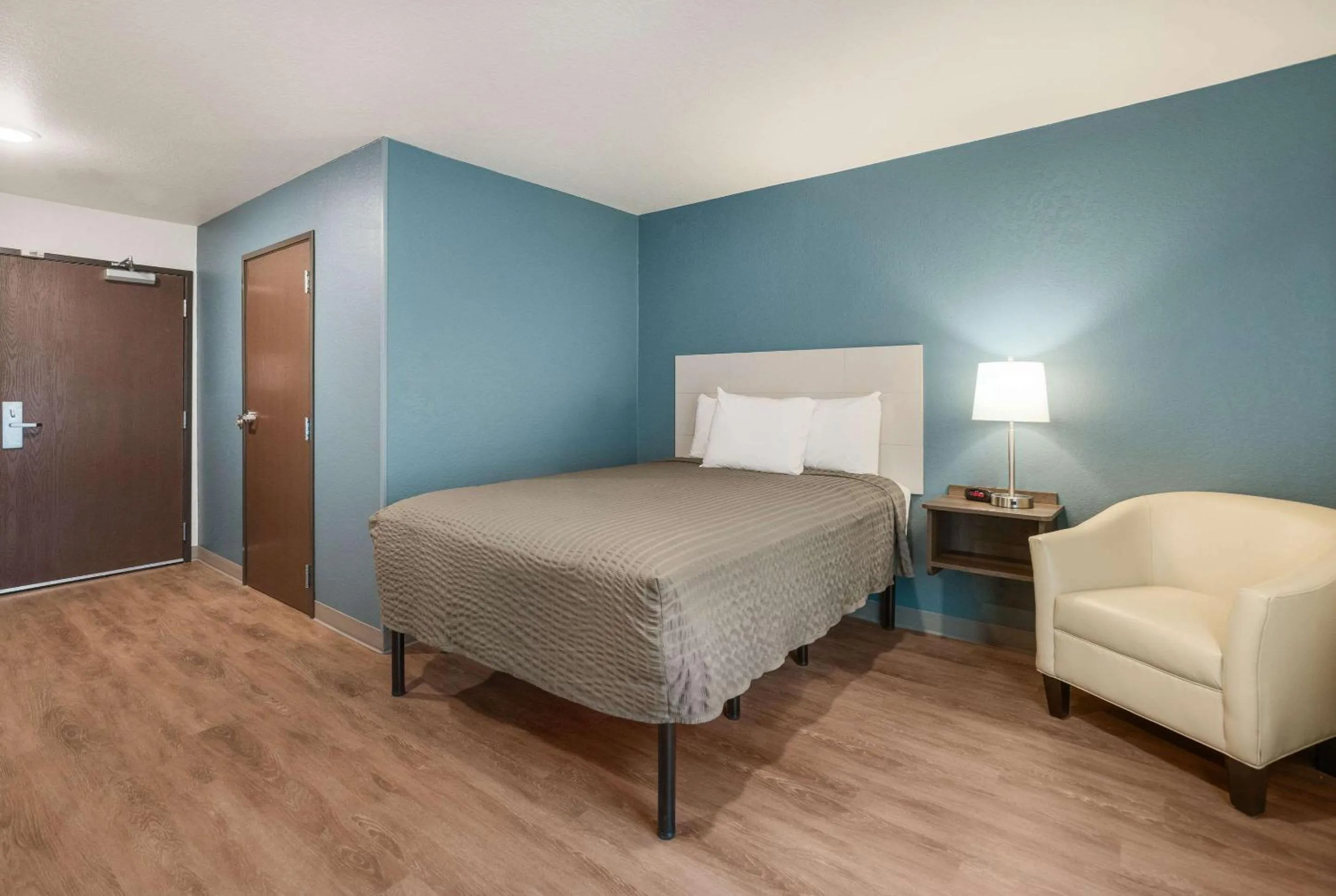 Photo of the whole room, Bed in WoodSpring Suites Sulphur - Lake Charles