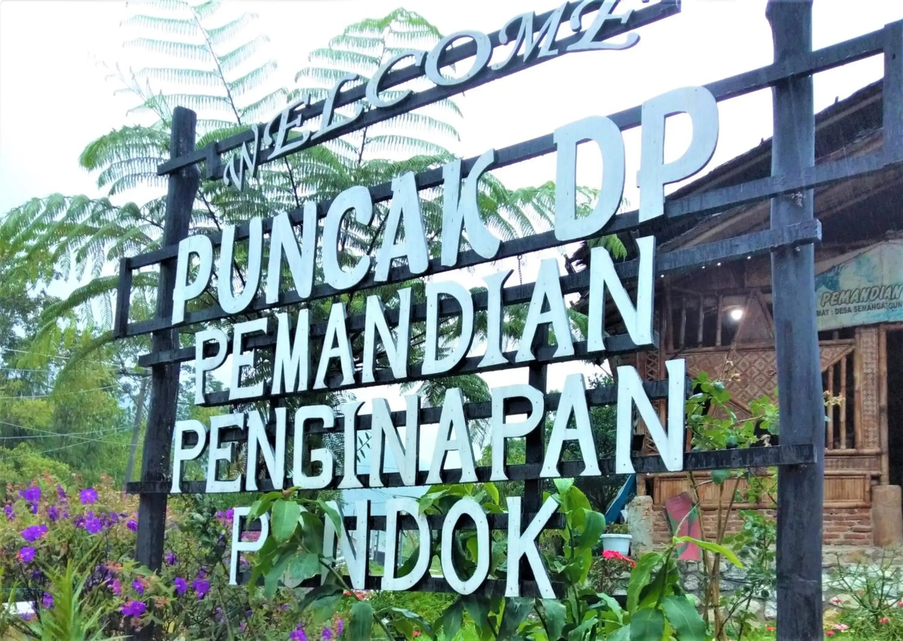 Facade/entrance in Penginapan Puncak DP Facade/entrance in Penginapan Puncak DP