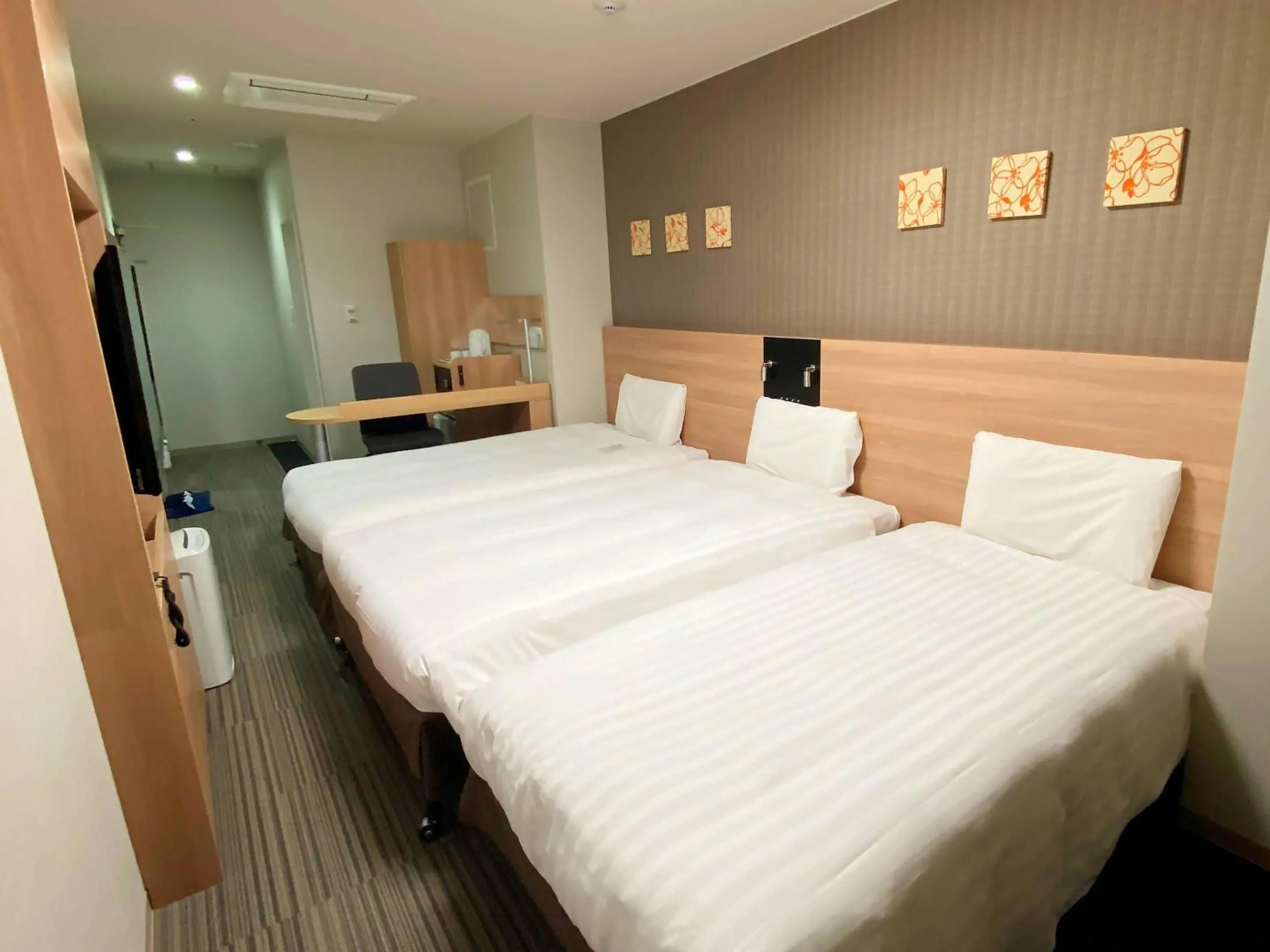 Bedroom, Bed in Comfort Hotel Osaka Shinsaibashi