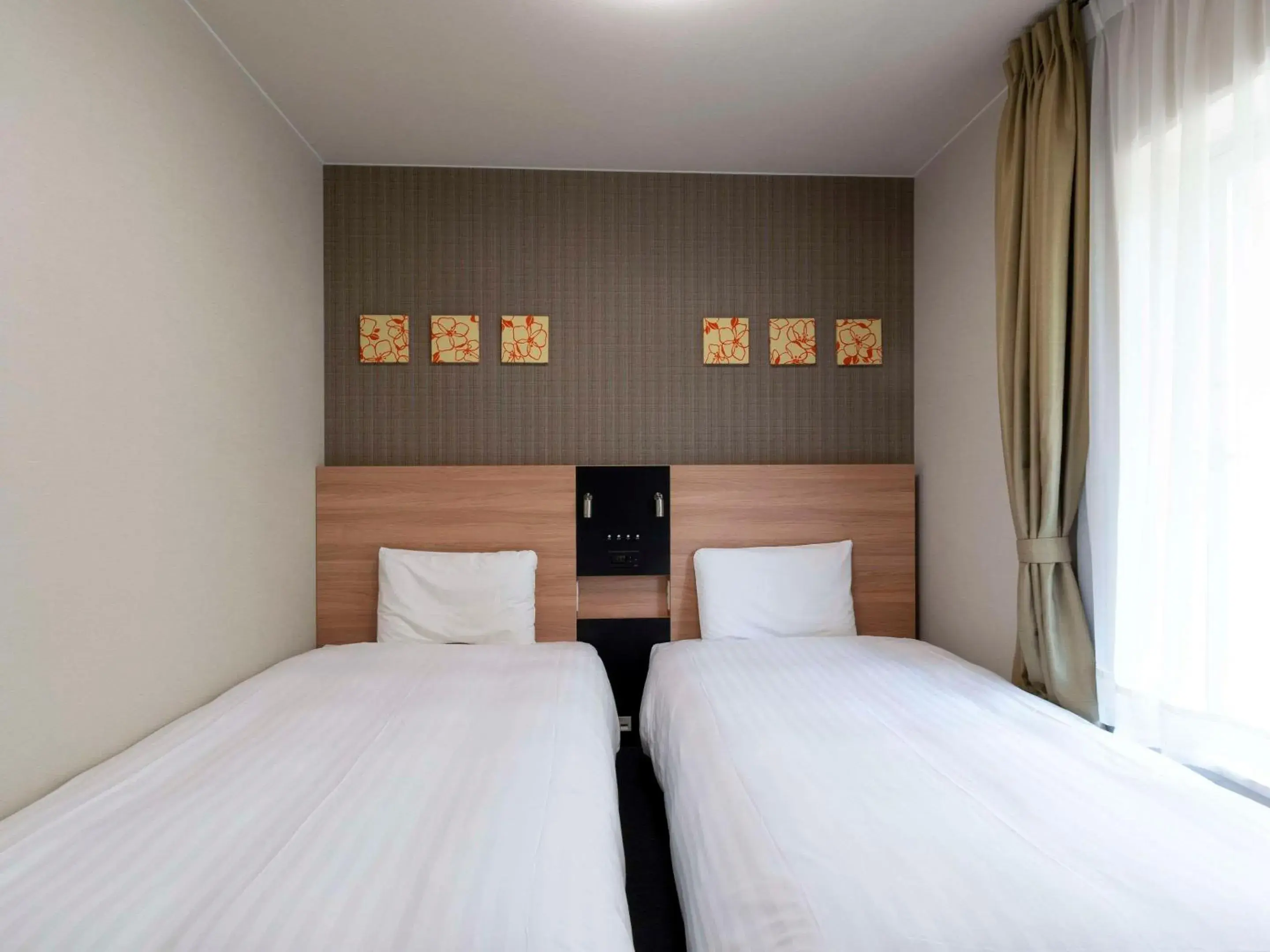 Bedroom, Bed in Comfort Hotel Osaka Shinsaibashi Bedroom, Bed in Comfort Hotel Osaka Shinsaibashi