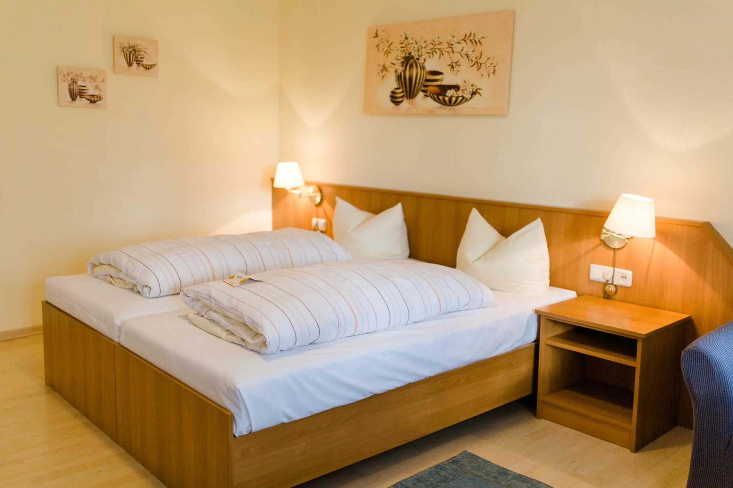 Photo of the whole room, Bed in Akzent Hotel Zur Grünen Eiche