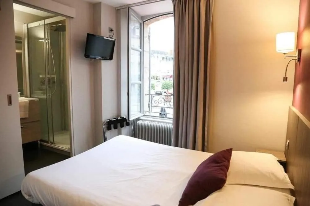 Bed in HOTEL DU COMMERCE