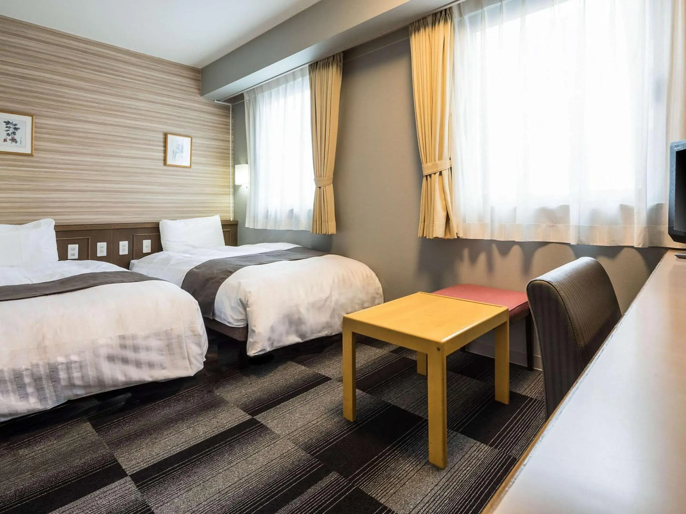 Bedroom, Bed in Comfort Hotel Nagano