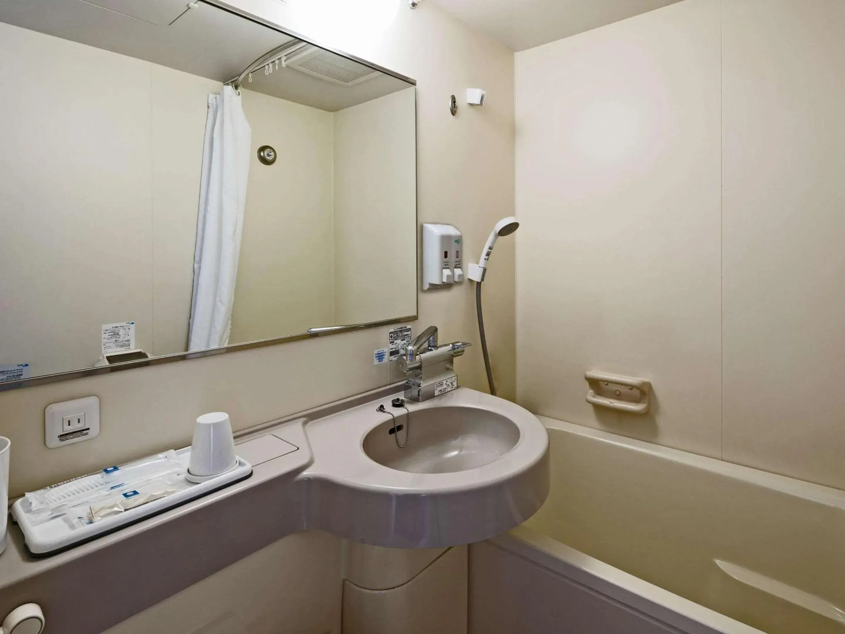 Bedroom in Comfort Hotel Yokohama Kannai Bedroom in Comfort Hotel Yokohama Kannai