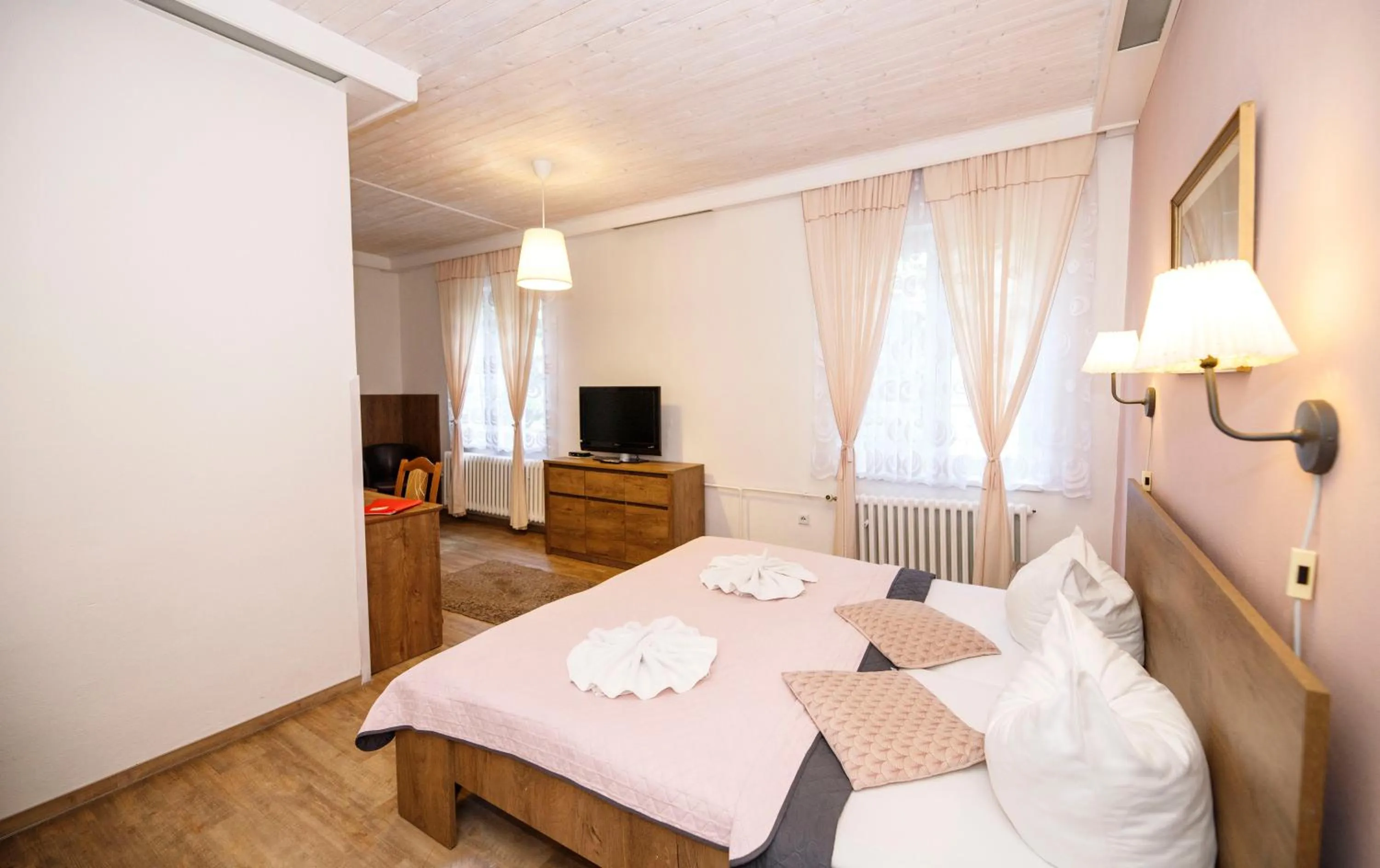 TV and multimedia, Bed in Hotel Džbán