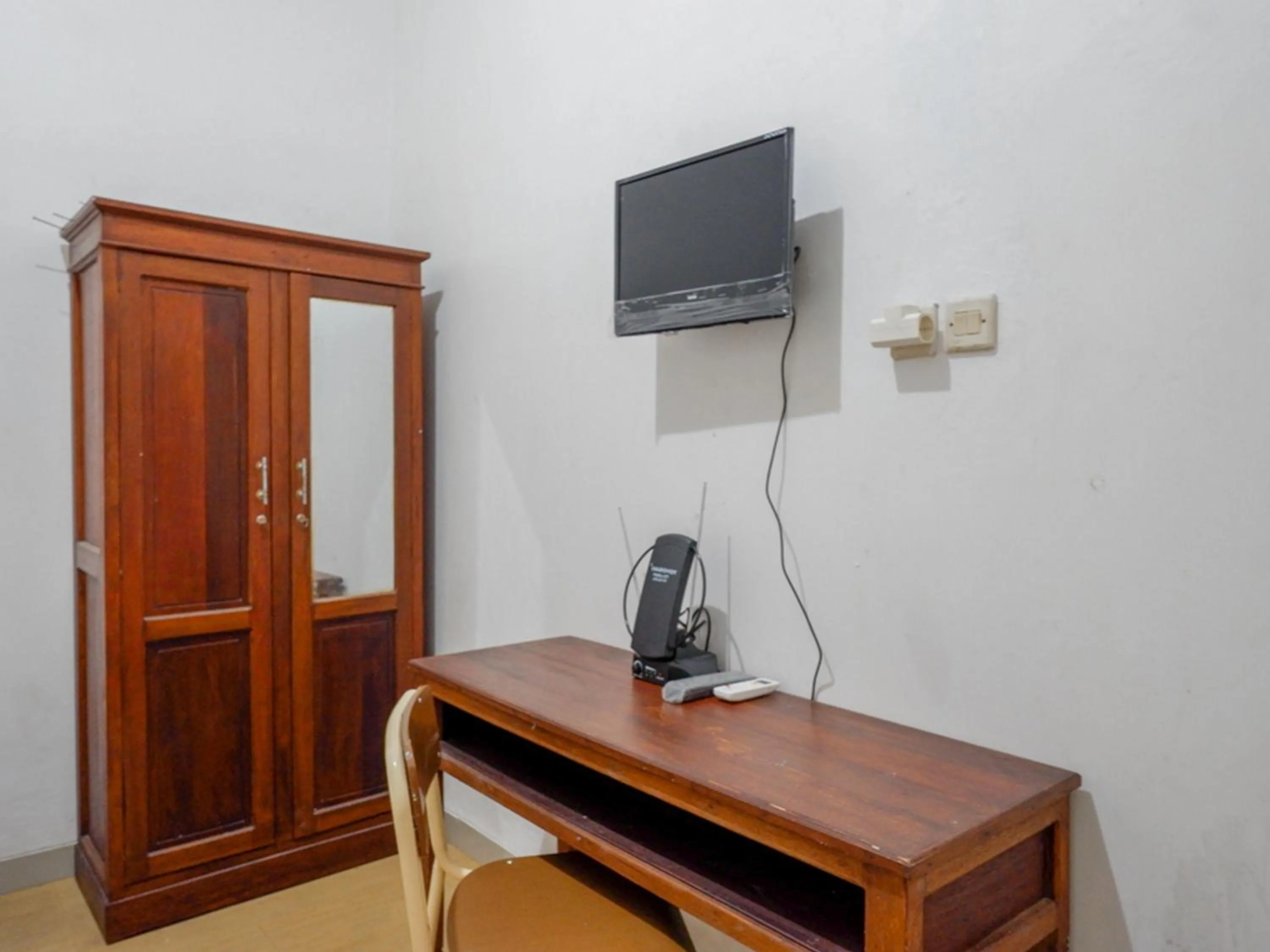 TV and multimedia in KoolKost Syariah near Universitas Diponegoro Tembalang 2