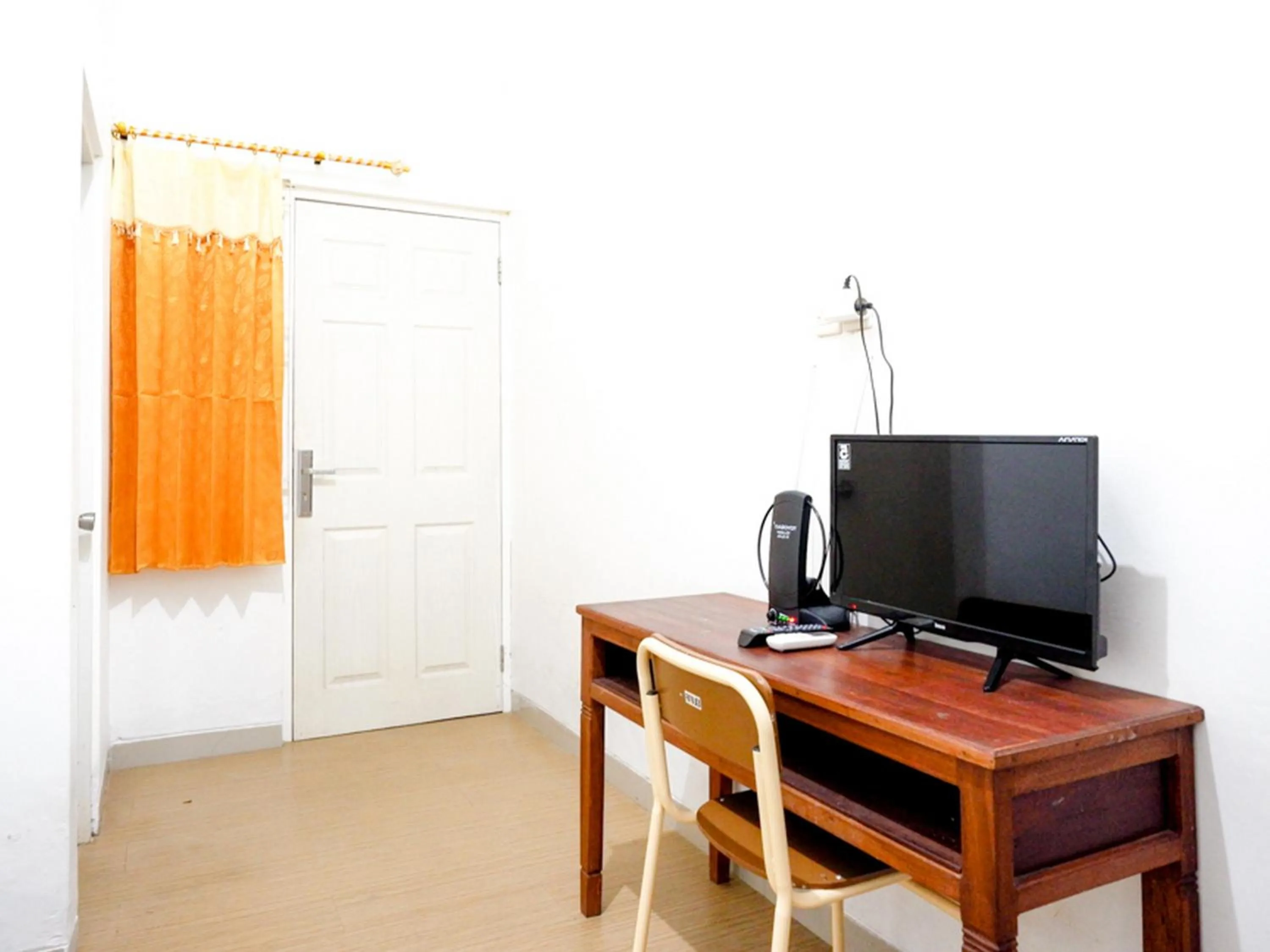 TV and multimedia in KoolKost Syariah near Universitas Diponegoro Tembalang 2