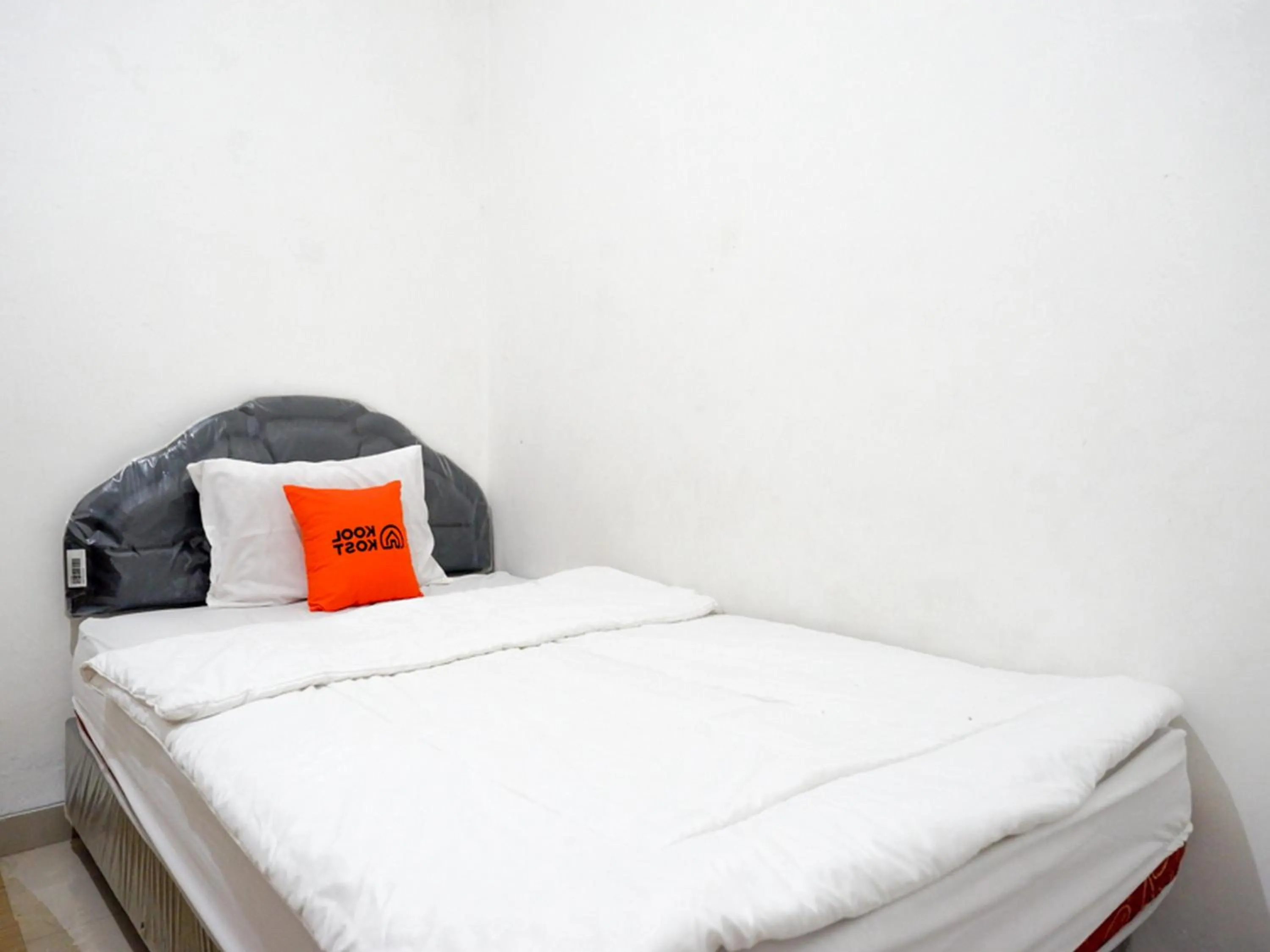 Bed in KoolKost Syariah near Universitas Diponegoro Tembalang 2
