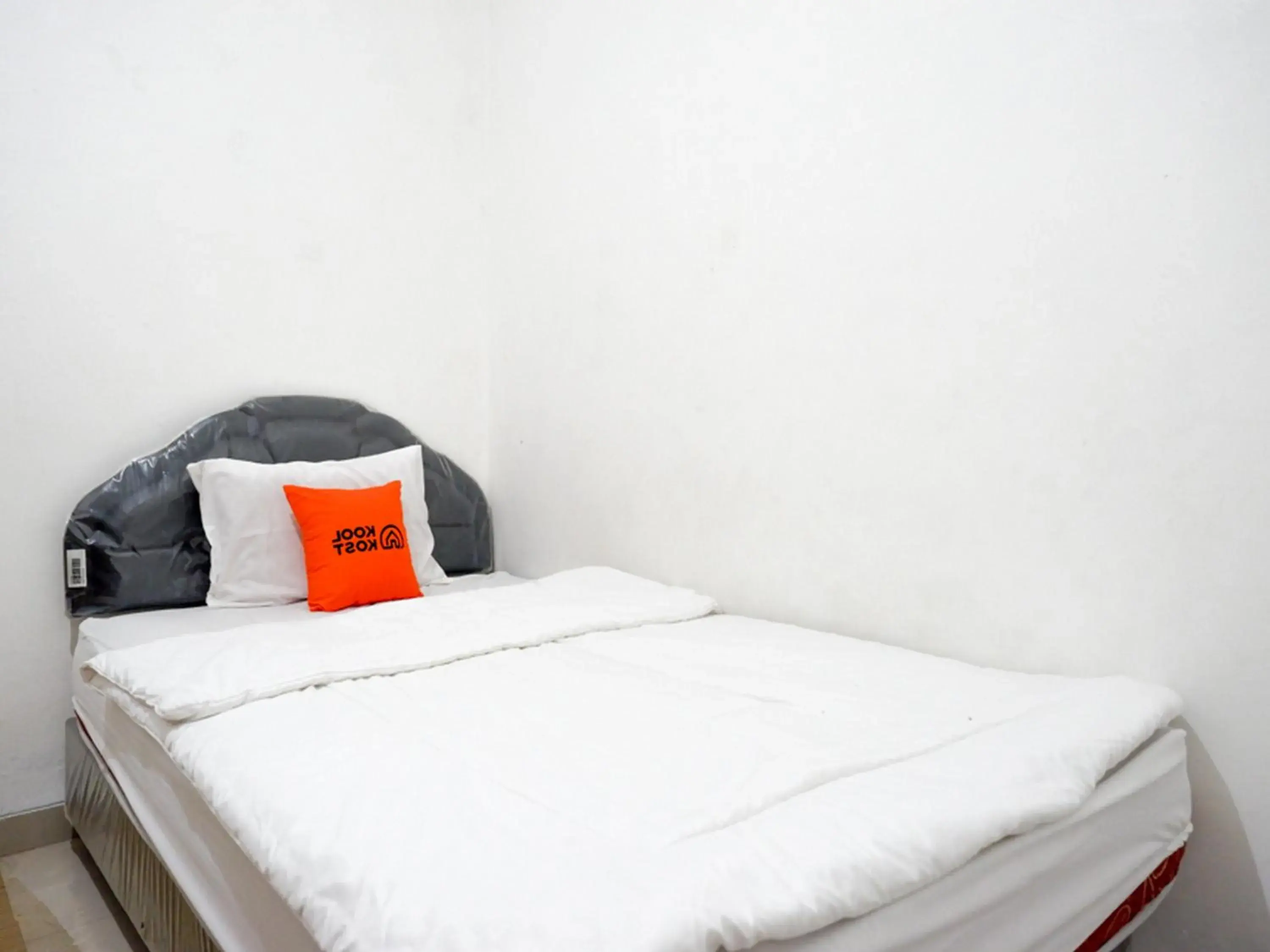 Bed in KoolKost Syariah near Universitas Diponegoro Tembalang 2 Bed in KoolKost Syariah near Universitas Diponegoro Tembalang 2