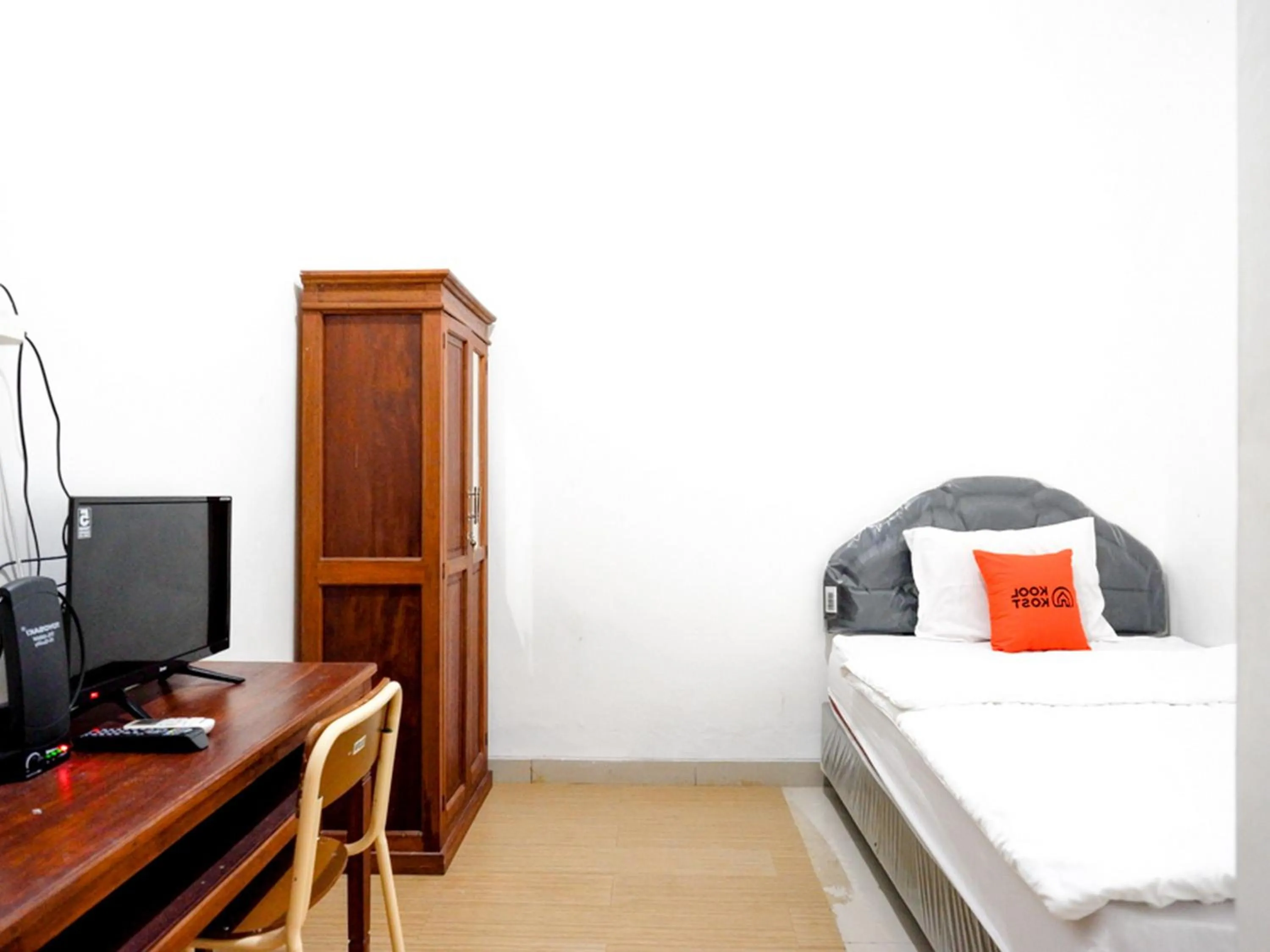 Bed in KoolKost Syariah near Universitas Diponegoro Tembalang 2