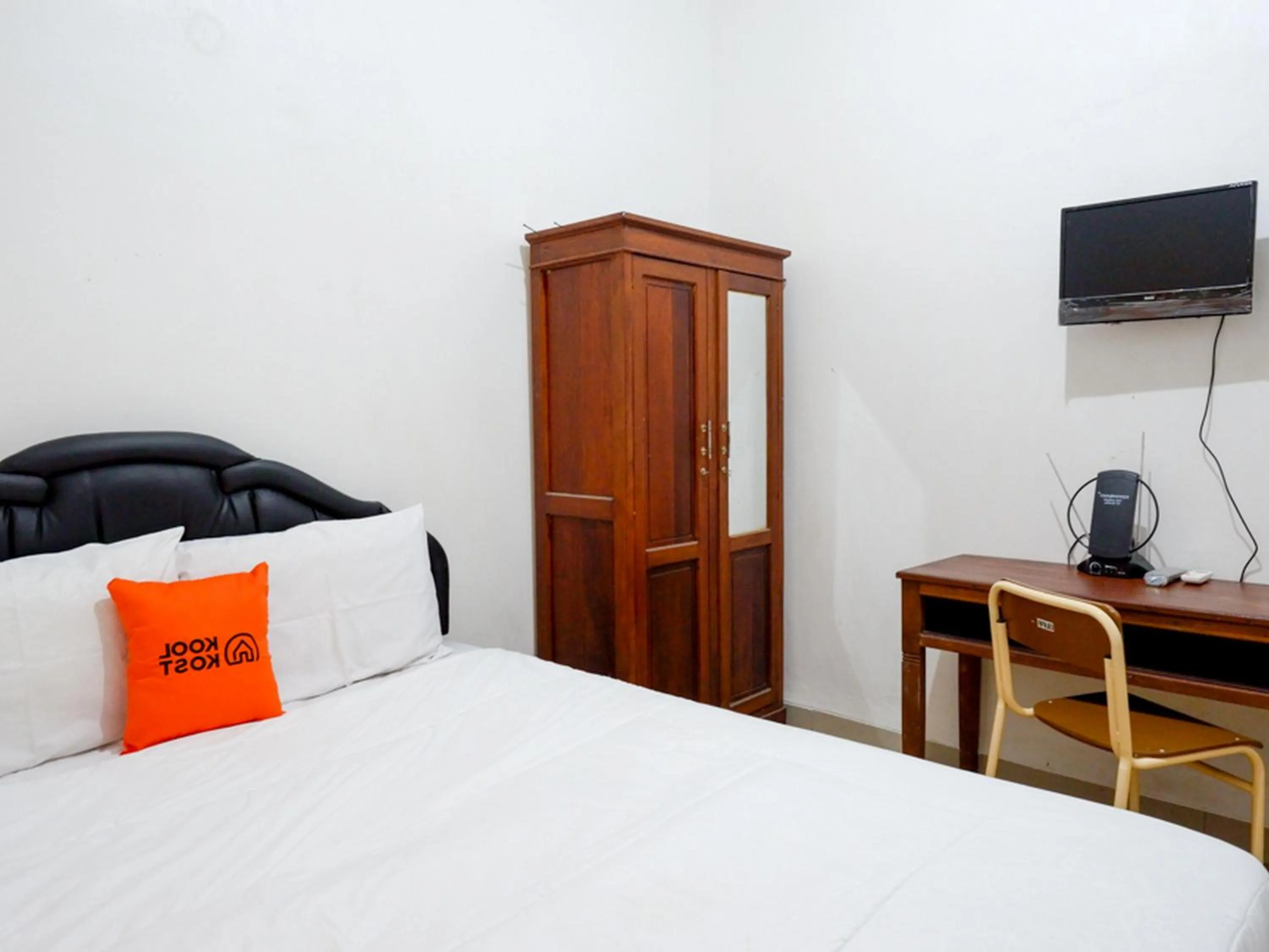 Bed in KoolKost Syariah near Universitas Diponegoro Tembalang 2