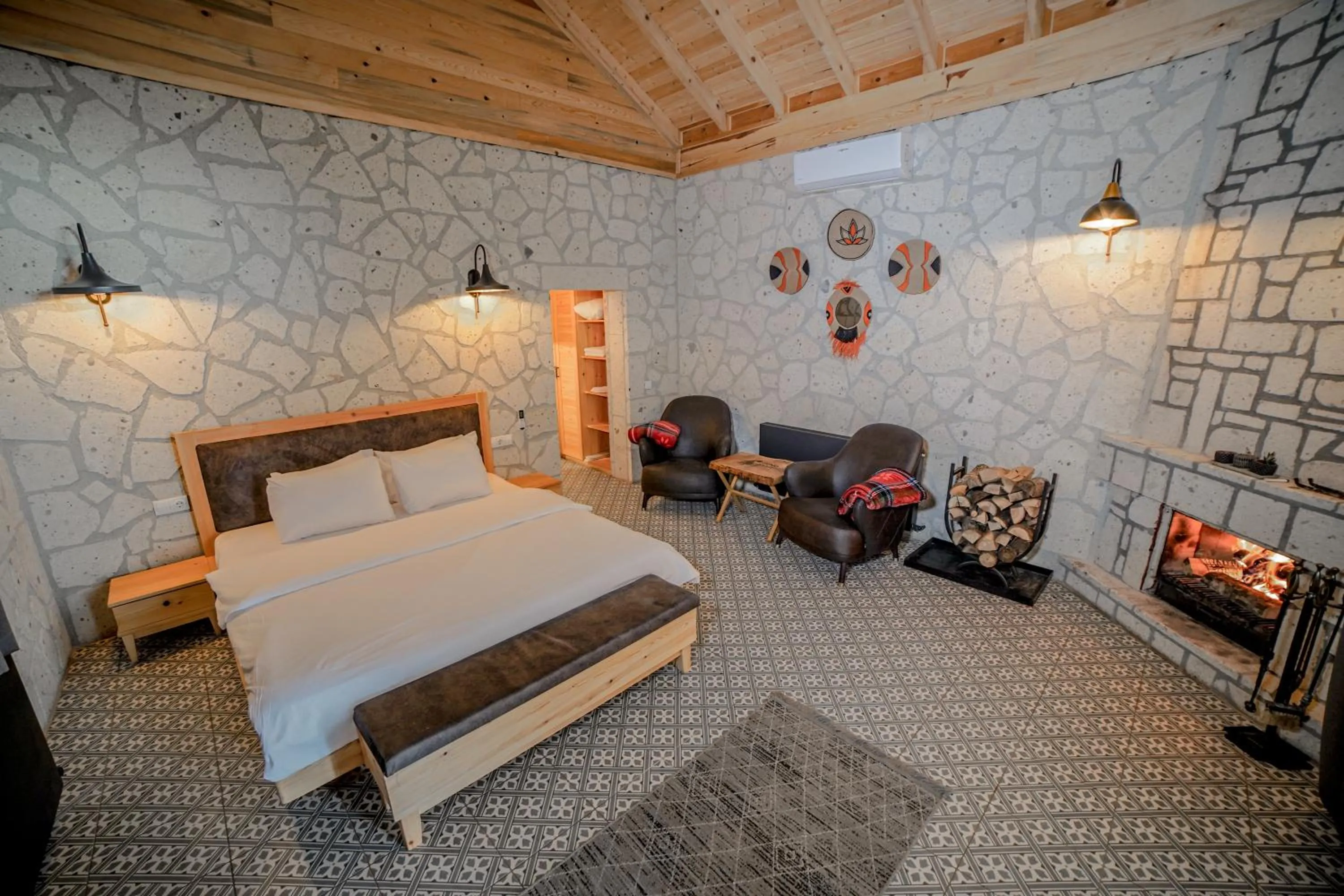 Photo of the whole room, Bed in Pino Mar Luxury Bungalows