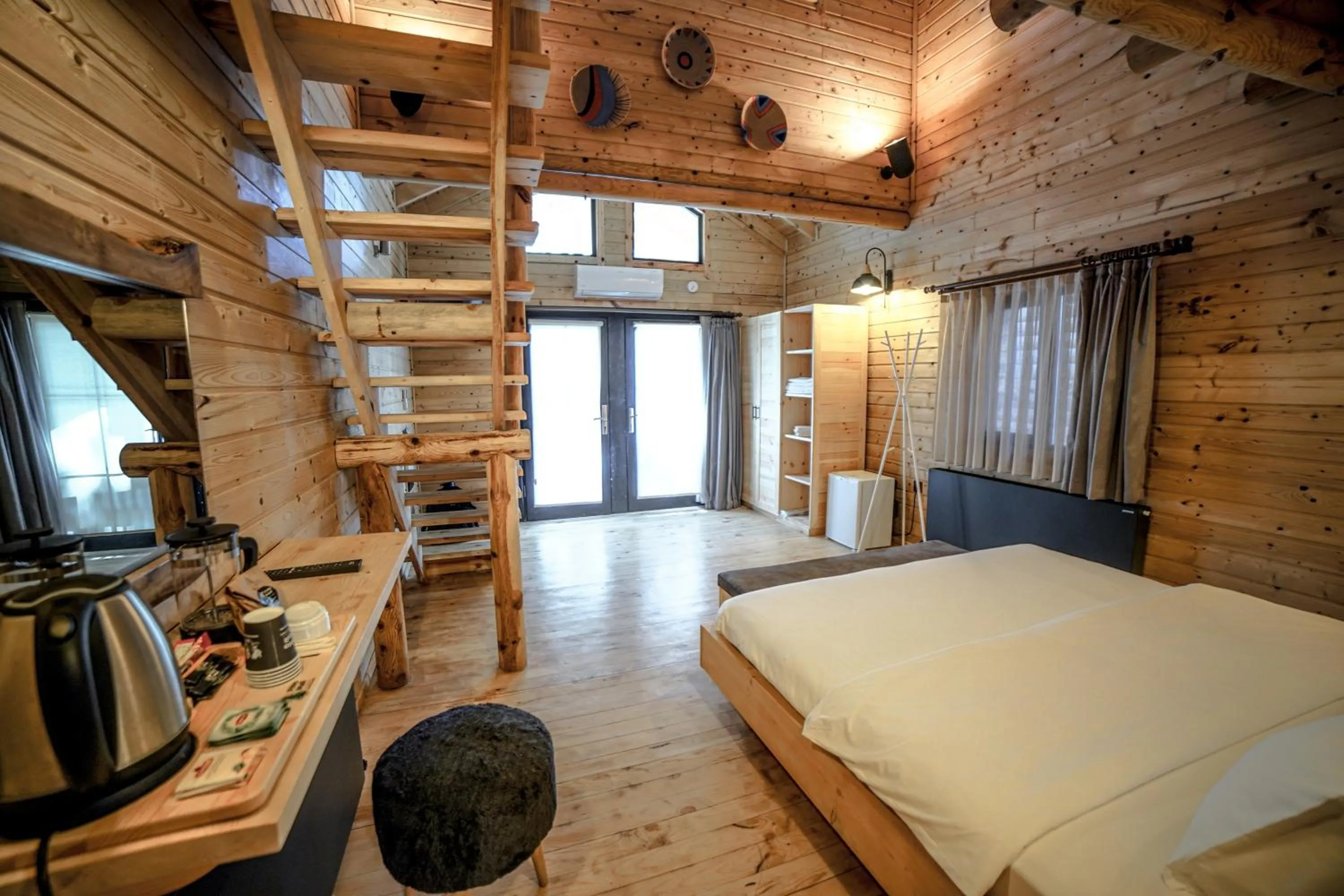 Facade/entrance, Bed in Pino Mar Luxury Bungalows