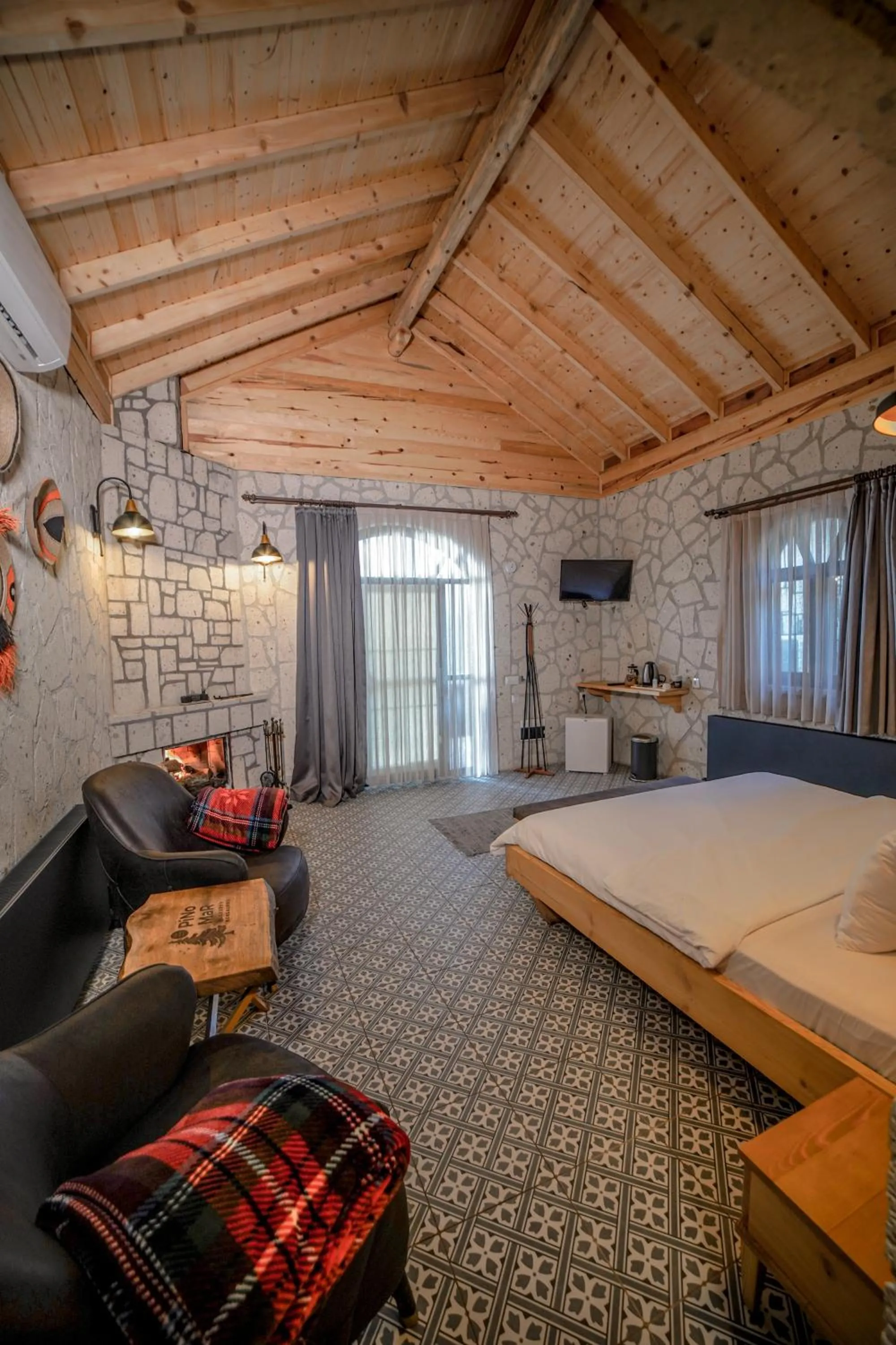 Photo of the whole room, Bed in Pino Mar Luxury Bungalows