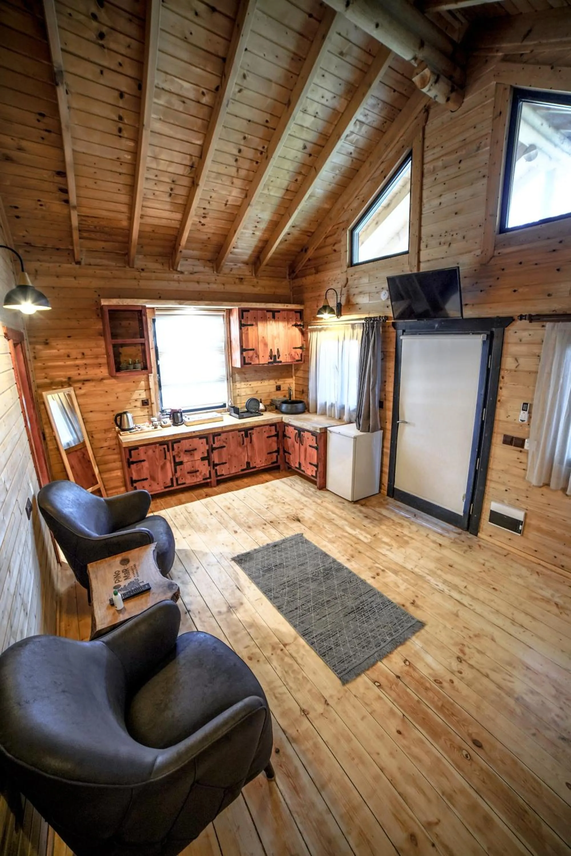 Kitchen or kitchenette in Pino Mar Luxury Bungalows