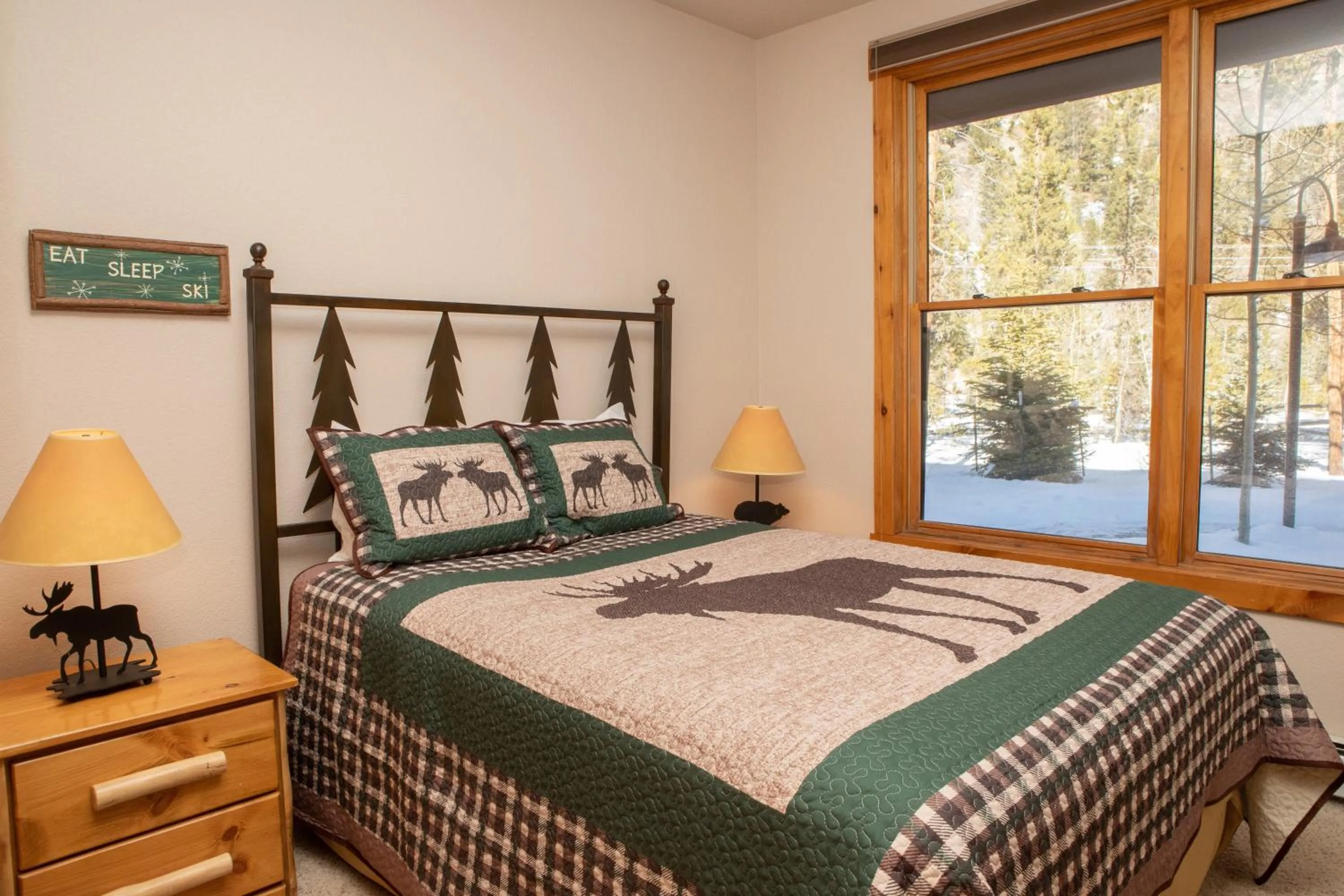 Bedroom, Bed in 8750 Trappers Crossing condo