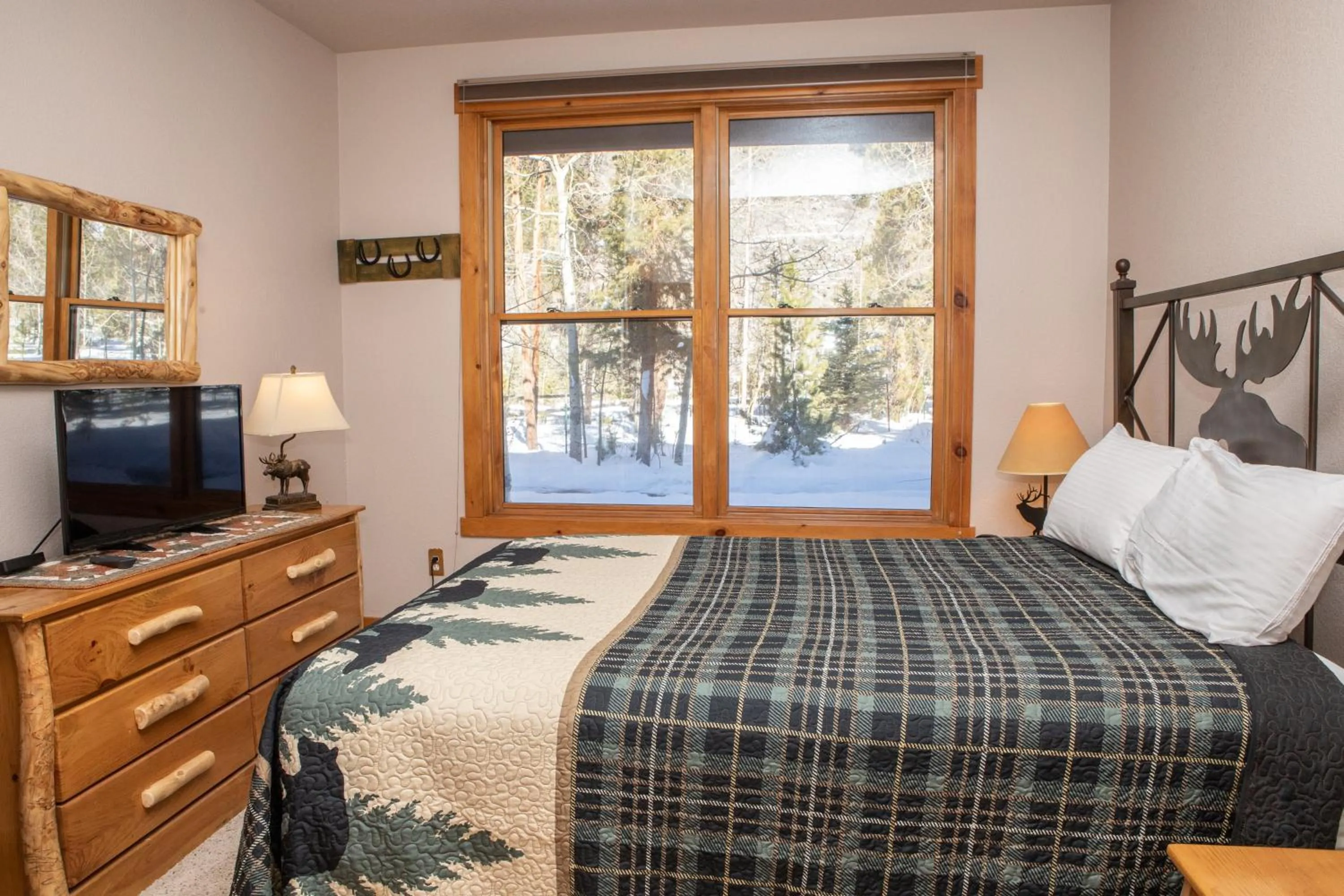 Bedroom, Bed in 8750 Trappers Crossing condo