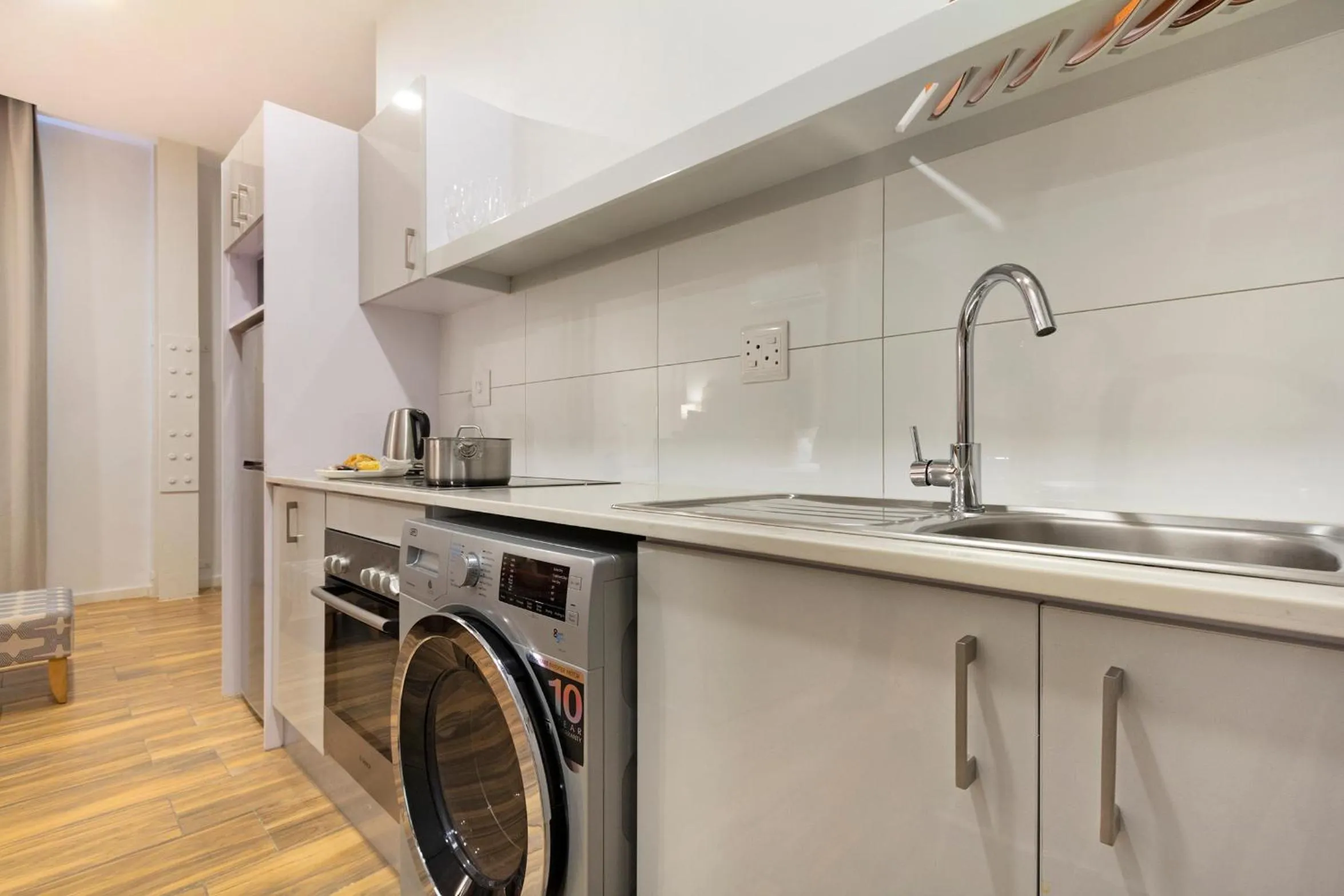 Kitchen or kitchenette in Urban Oasis Aparthotel