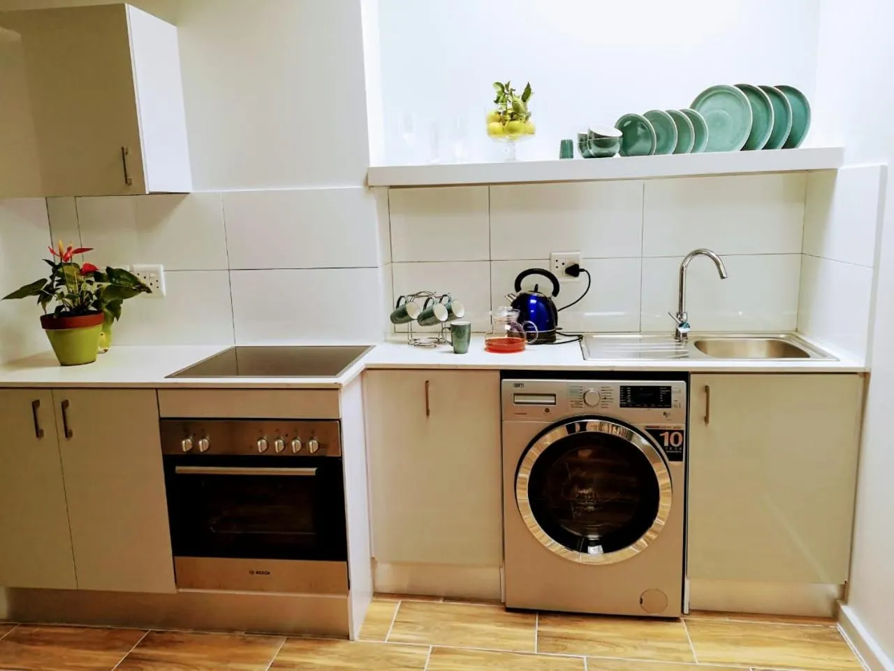 Coffee/tea facilities in Urban Oasis Aparthotel