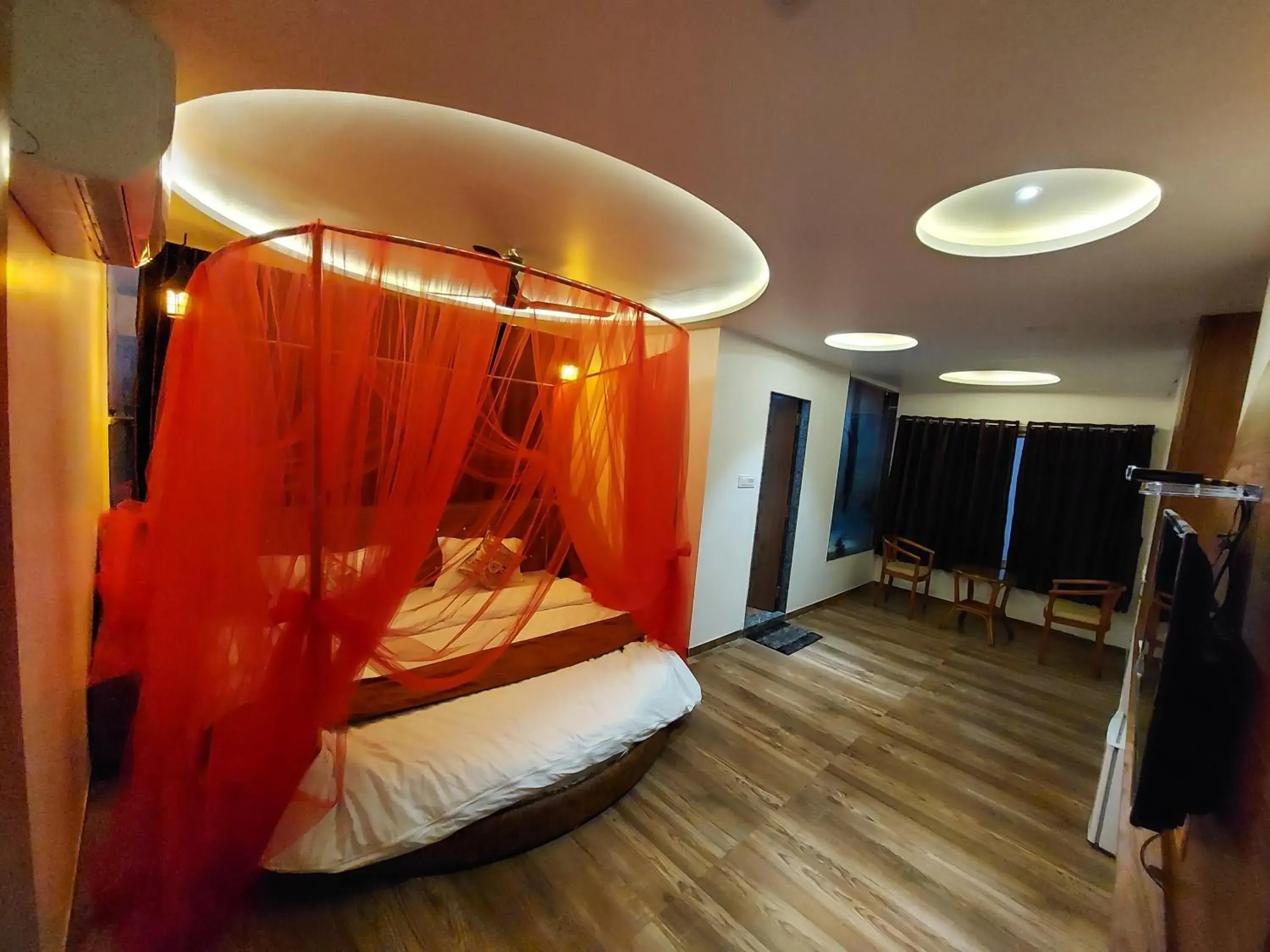 Queen Suite - single occupancy in Hotel The Grand Piano - Best Business Hotel in Patan Queen Suite - single occupancy in Hotel The Grand Piano - Best Business Hotel in Patan