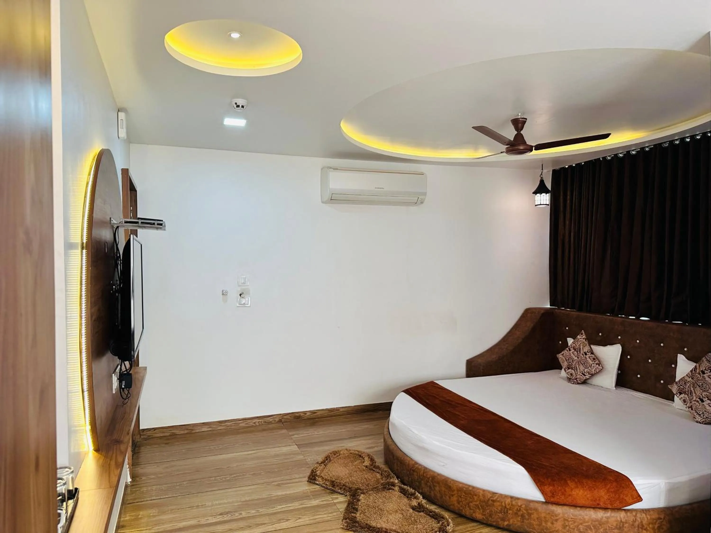 Bed in Hotel The Grand Piano - Best Business Hotel in Patan