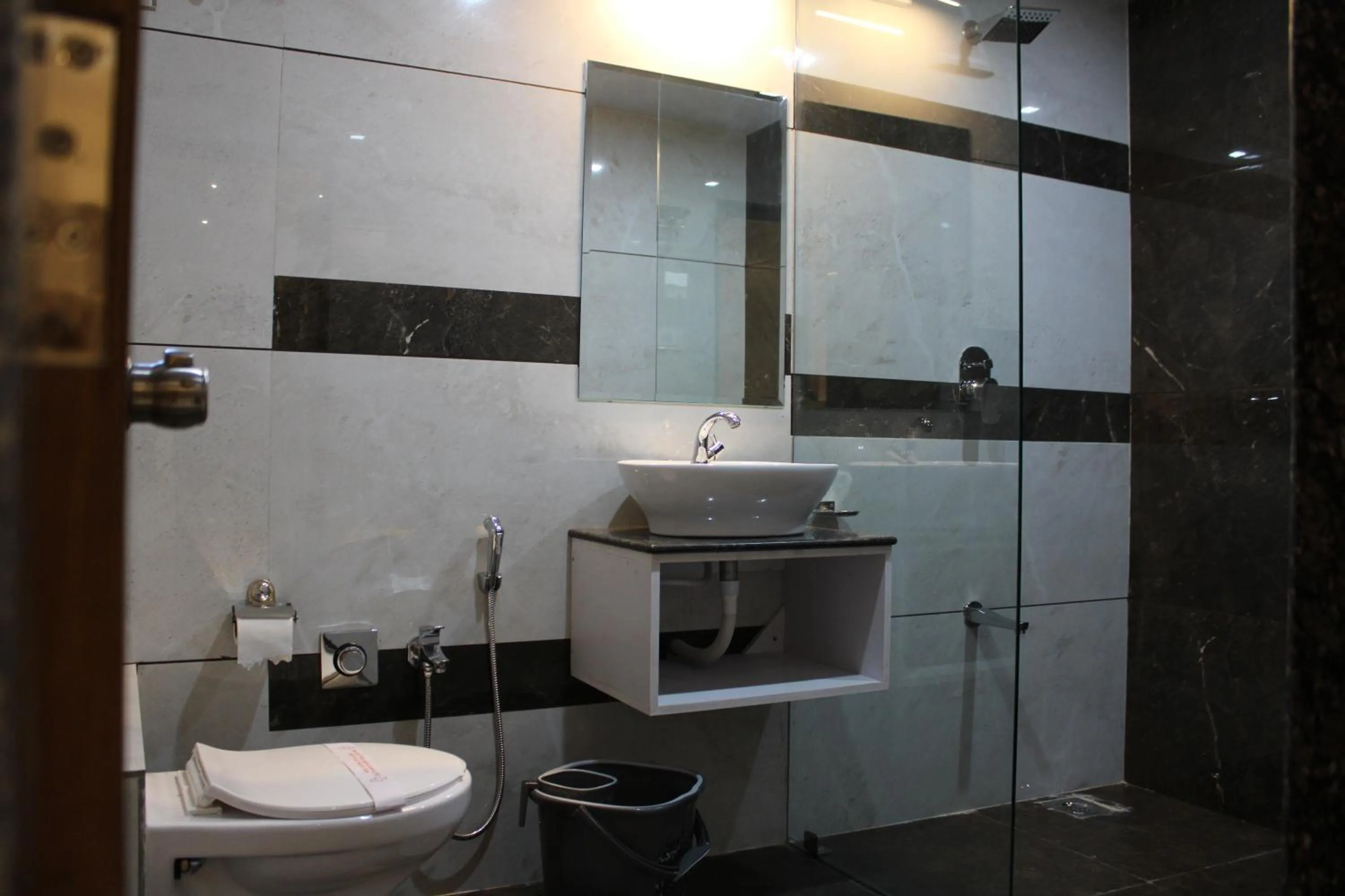 Shower in Hotel The Grand Piano - Best Business Hotel in Patan