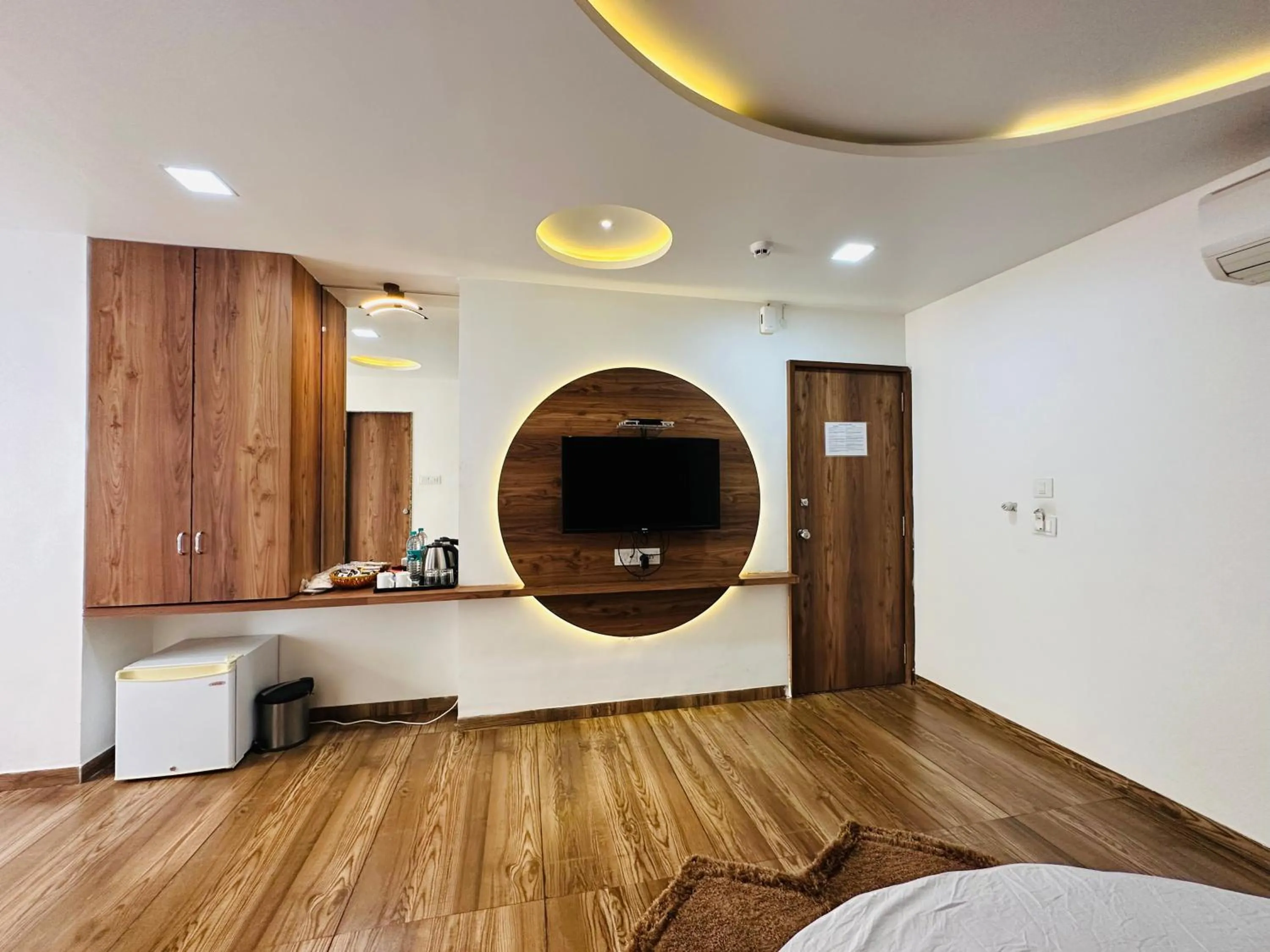 TV and multimedia in Hotel The Grand Piano - Best Business Hotel in Patan