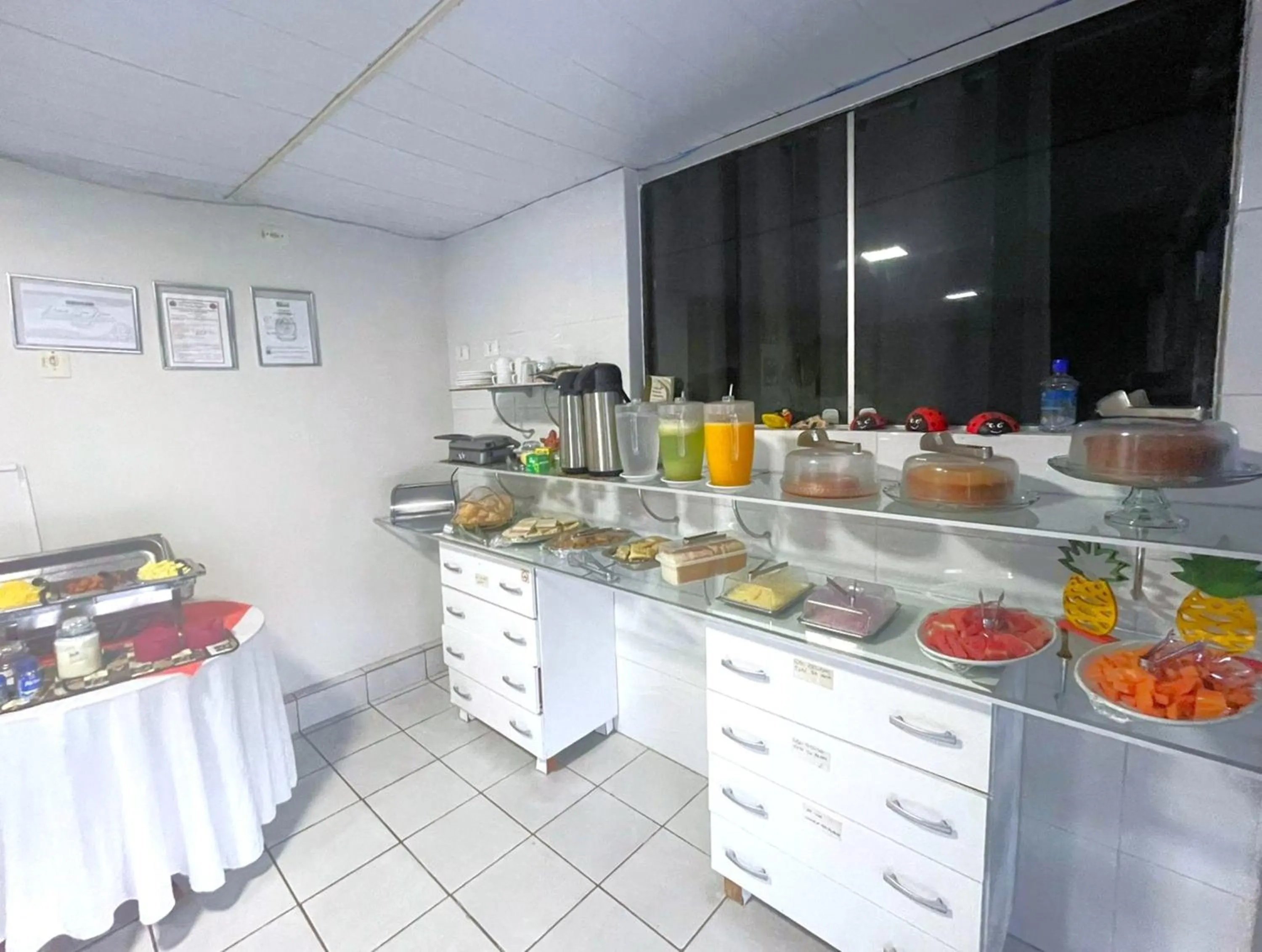 Buffet breakfast in Pousada São Silmares