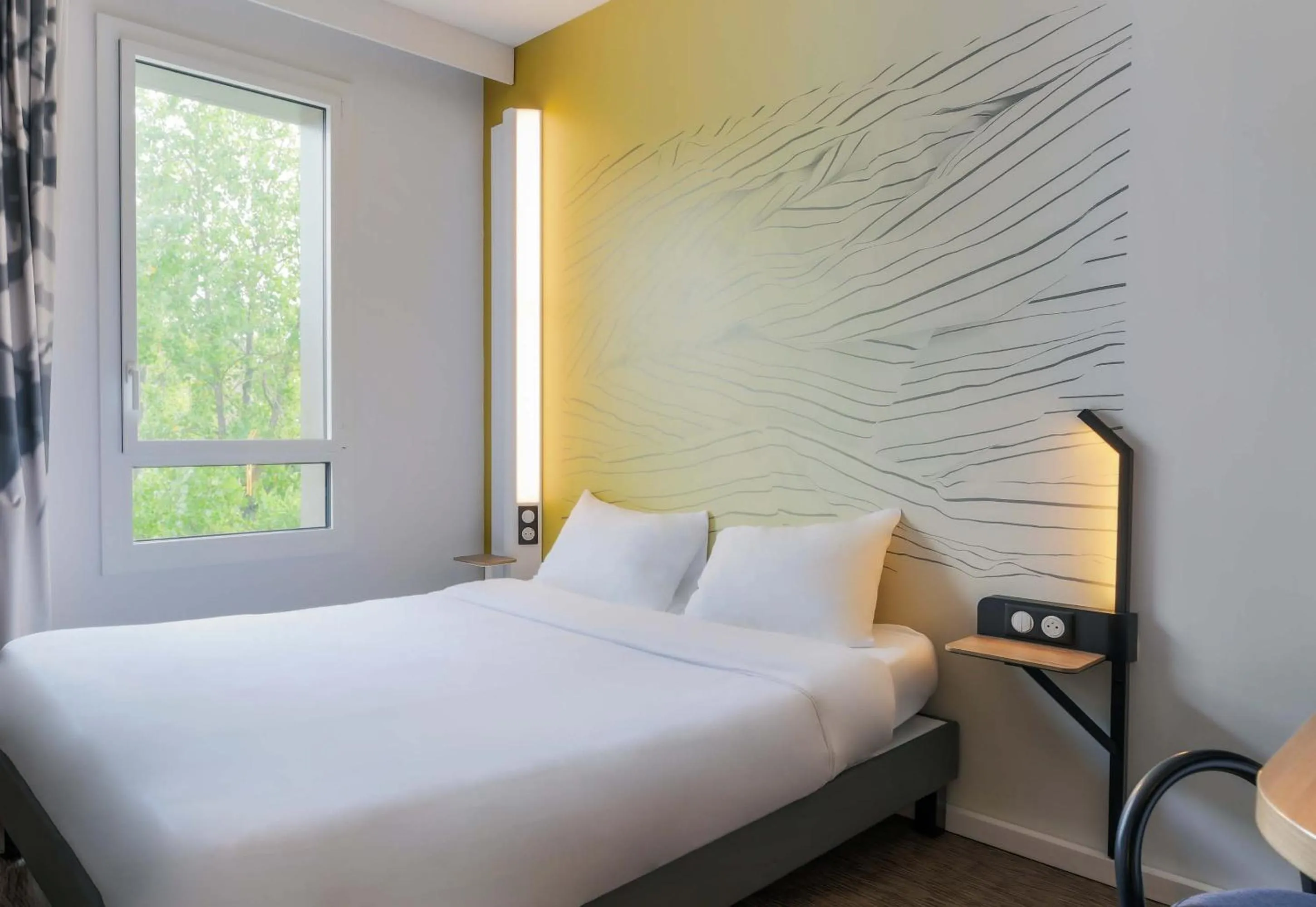 Bedroom, Bed in B&B Hôtel Thionville Centre Gare