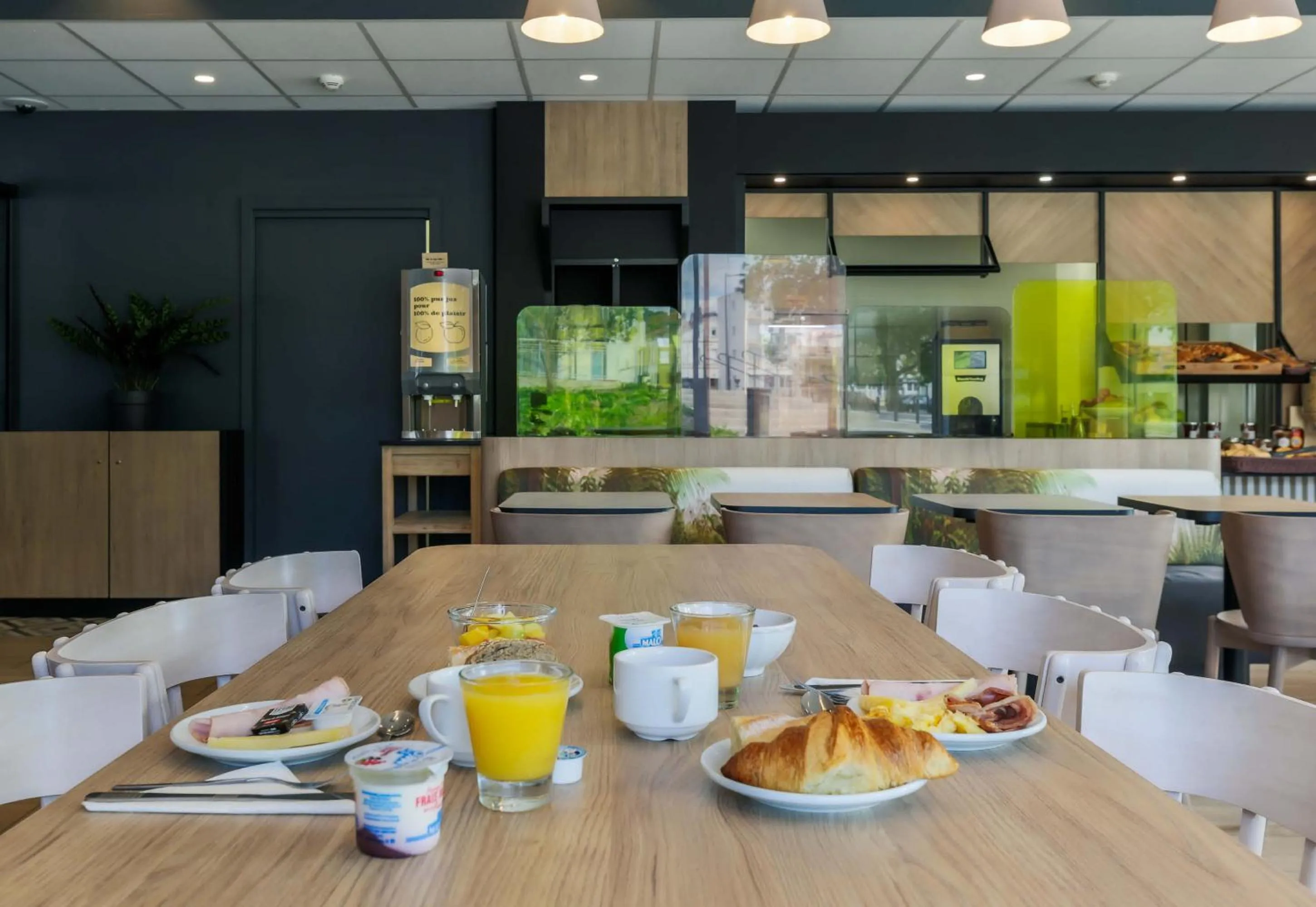 Buffet breakfast in B&B Hôtel Thionville Centre Gare