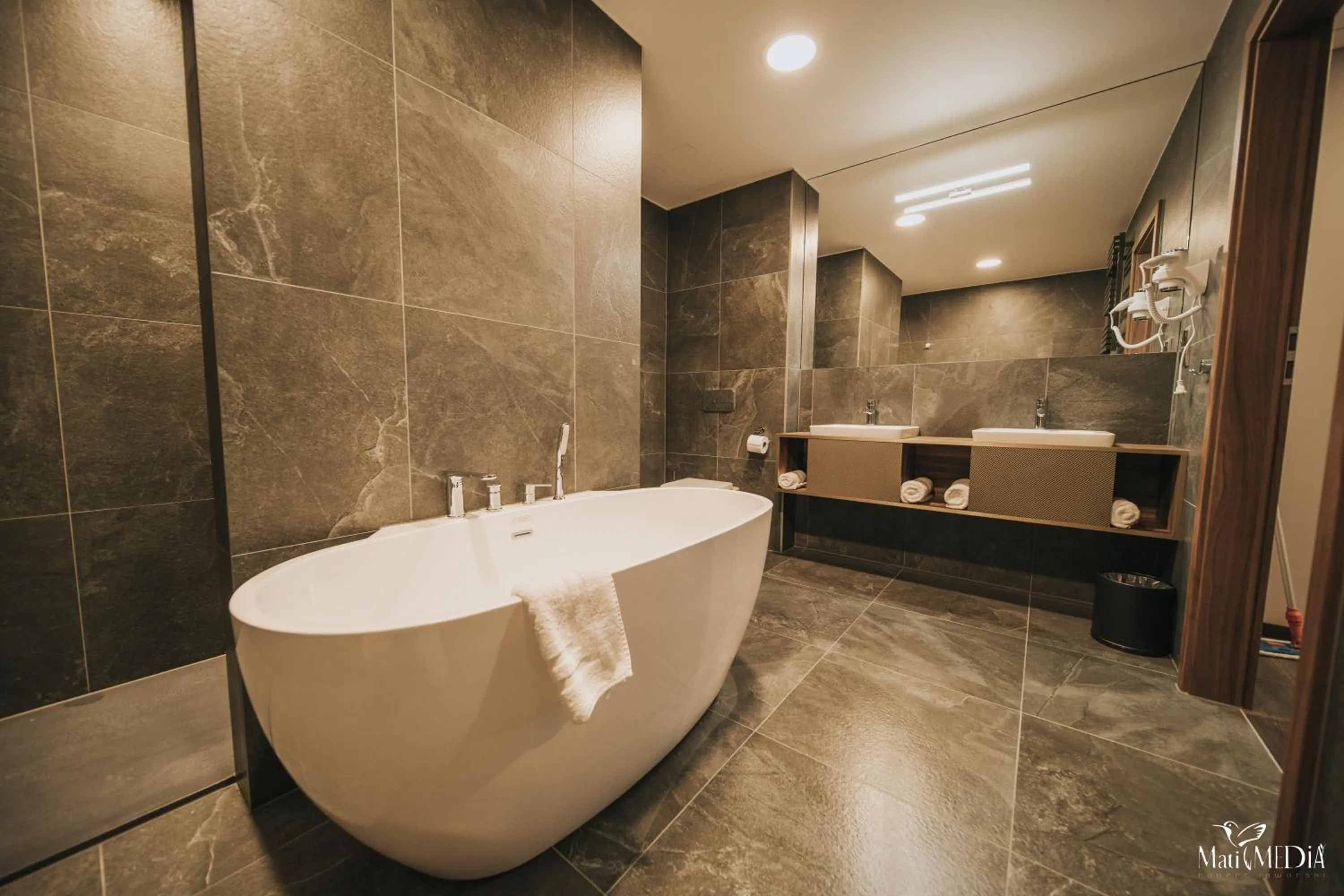 Shower in Lake Hill Karkonosze Apartments