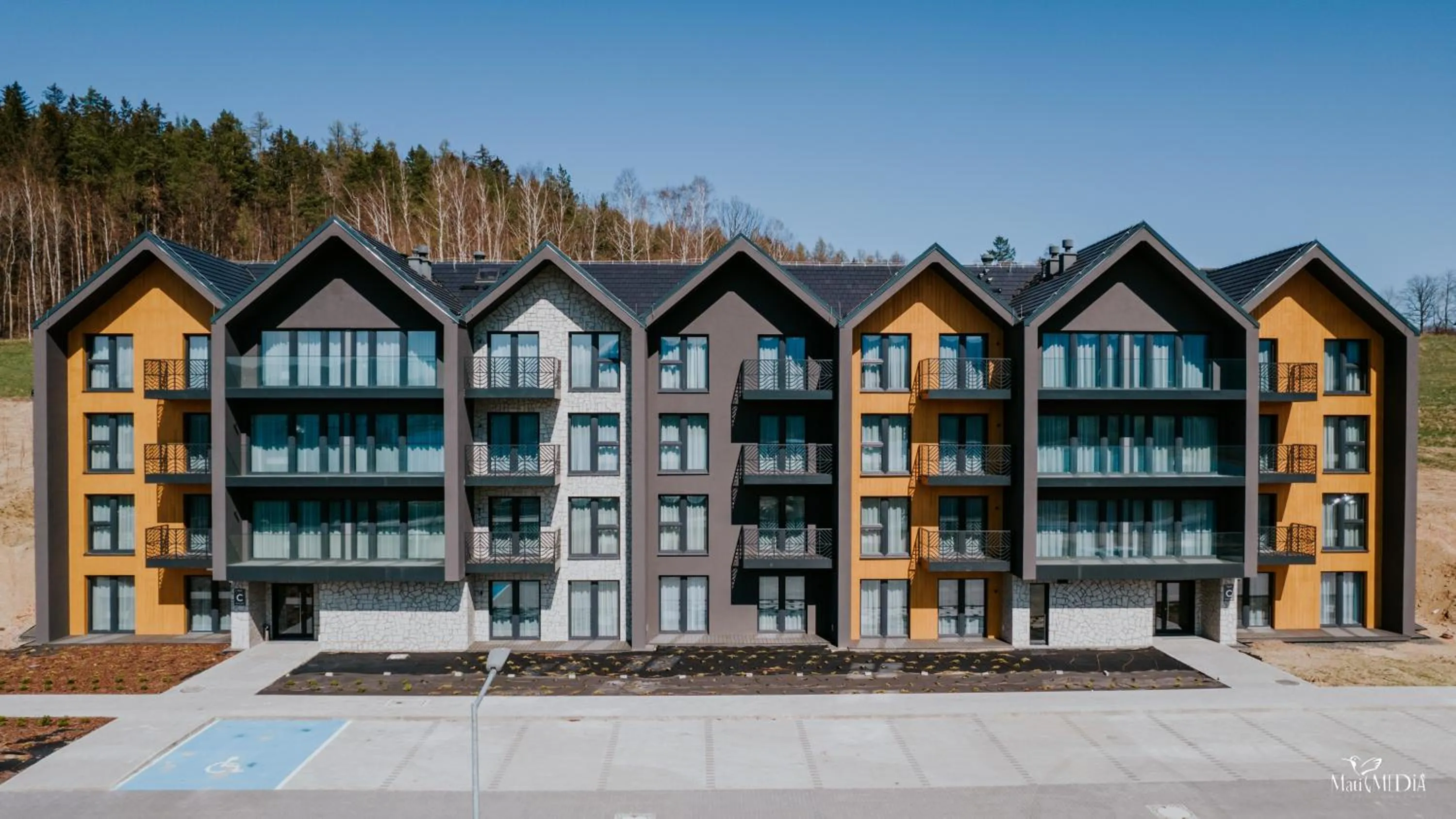Property building in Lake Hill Karkonosze Apartments