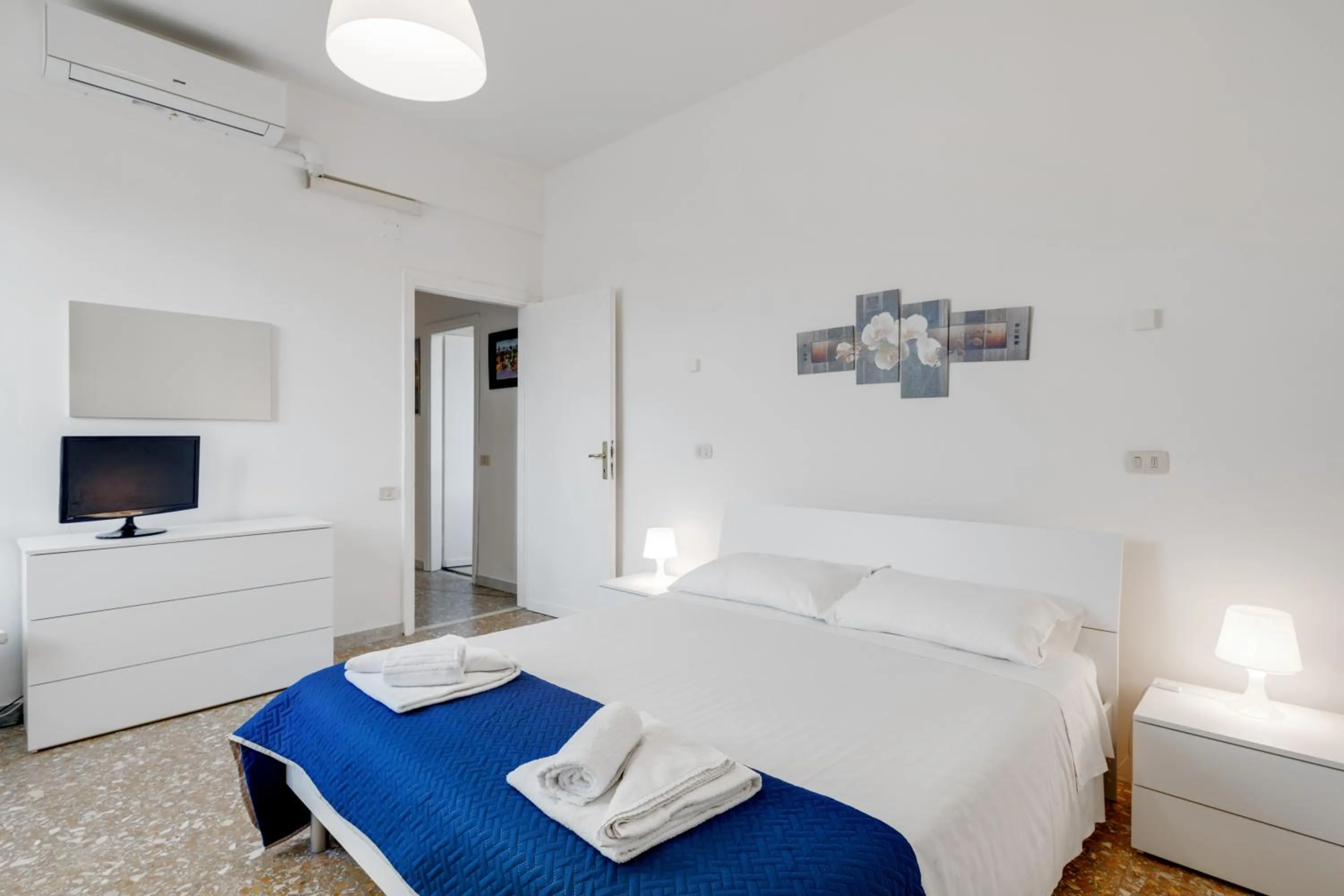 GuestHost - Lulli Cozy Apartment with Balcony