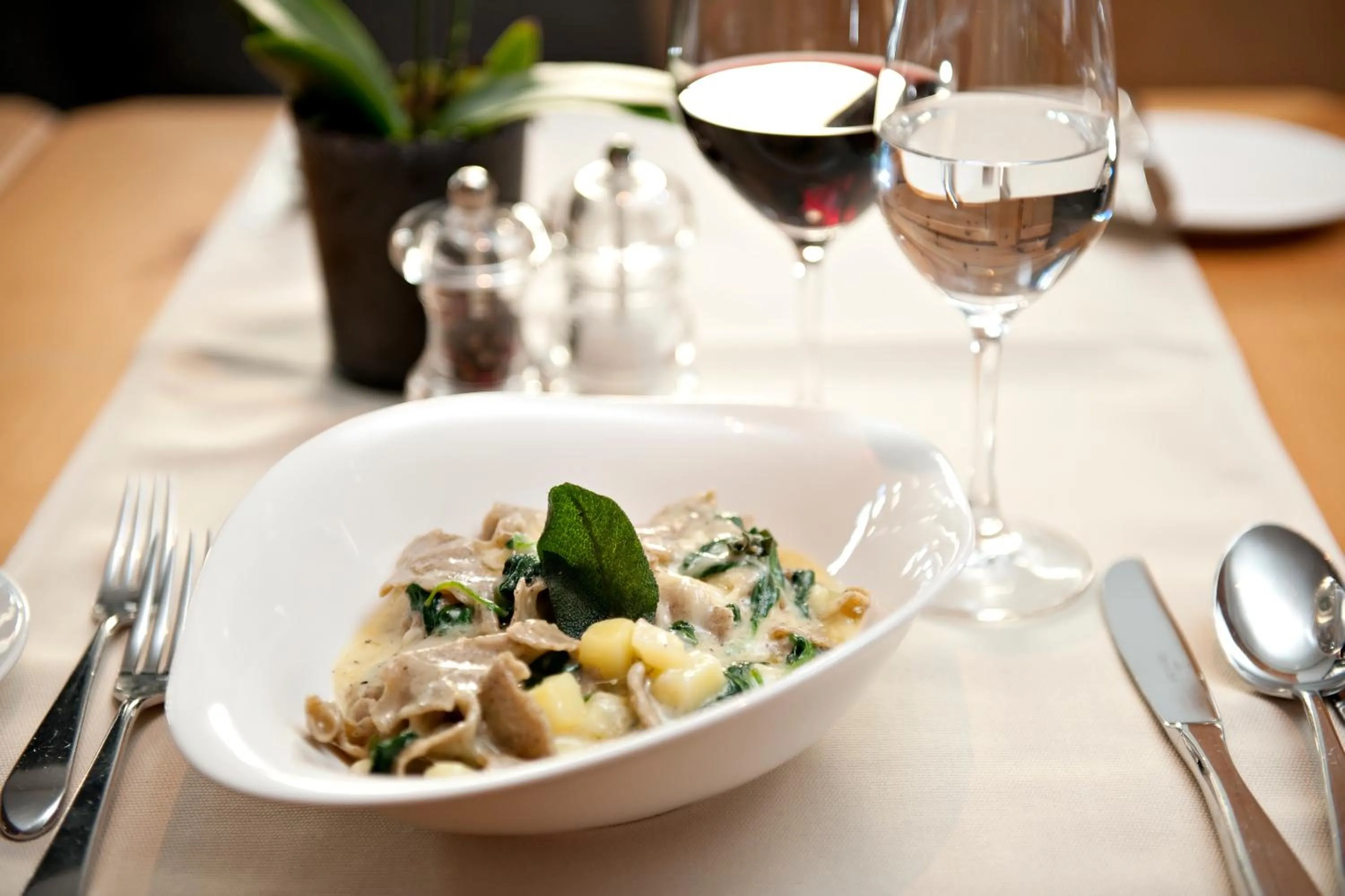 Restaurant/places to eat in Arsa Lodge Silvaplana