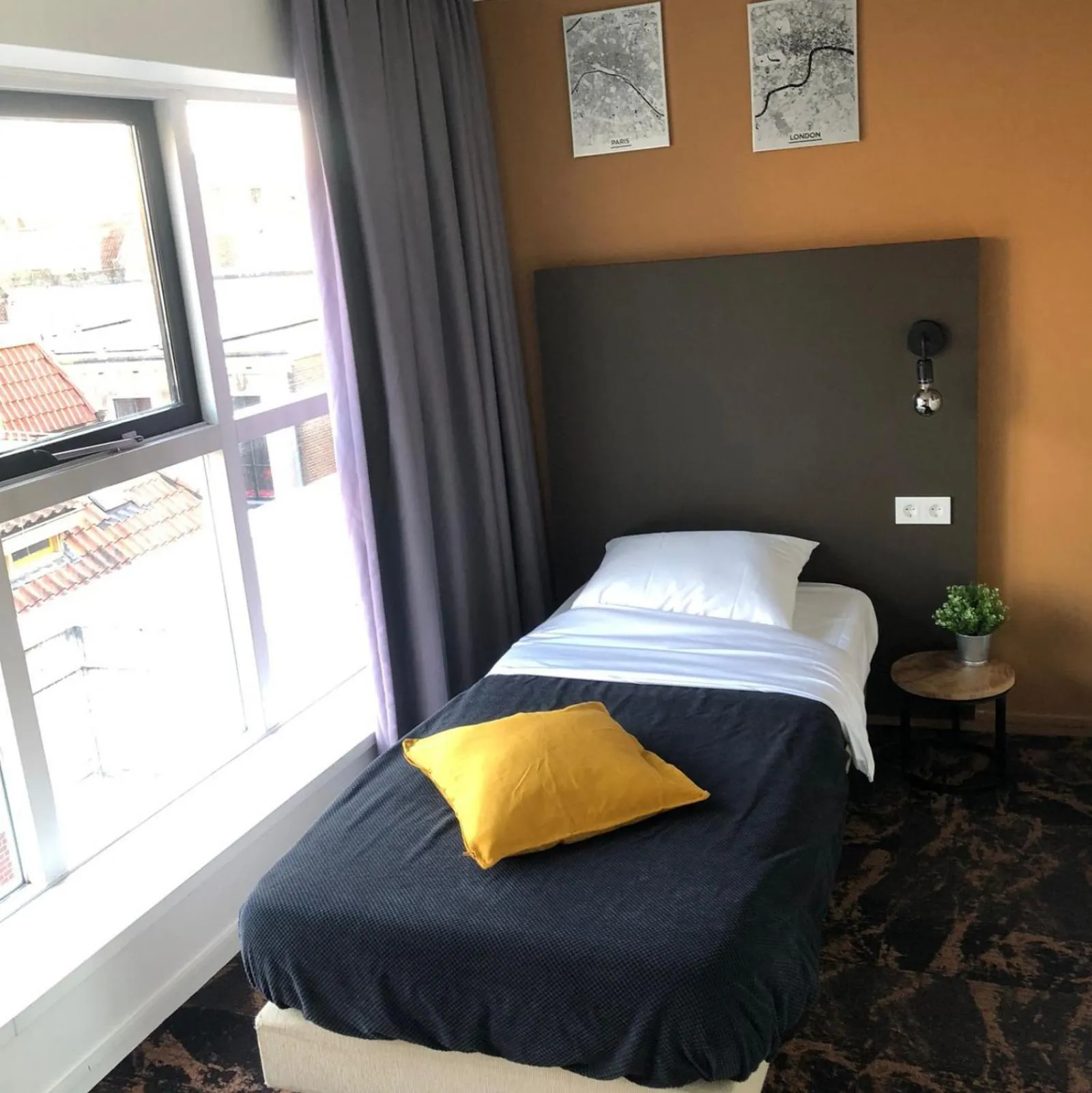 Bed in Hotel The Happy Traveler