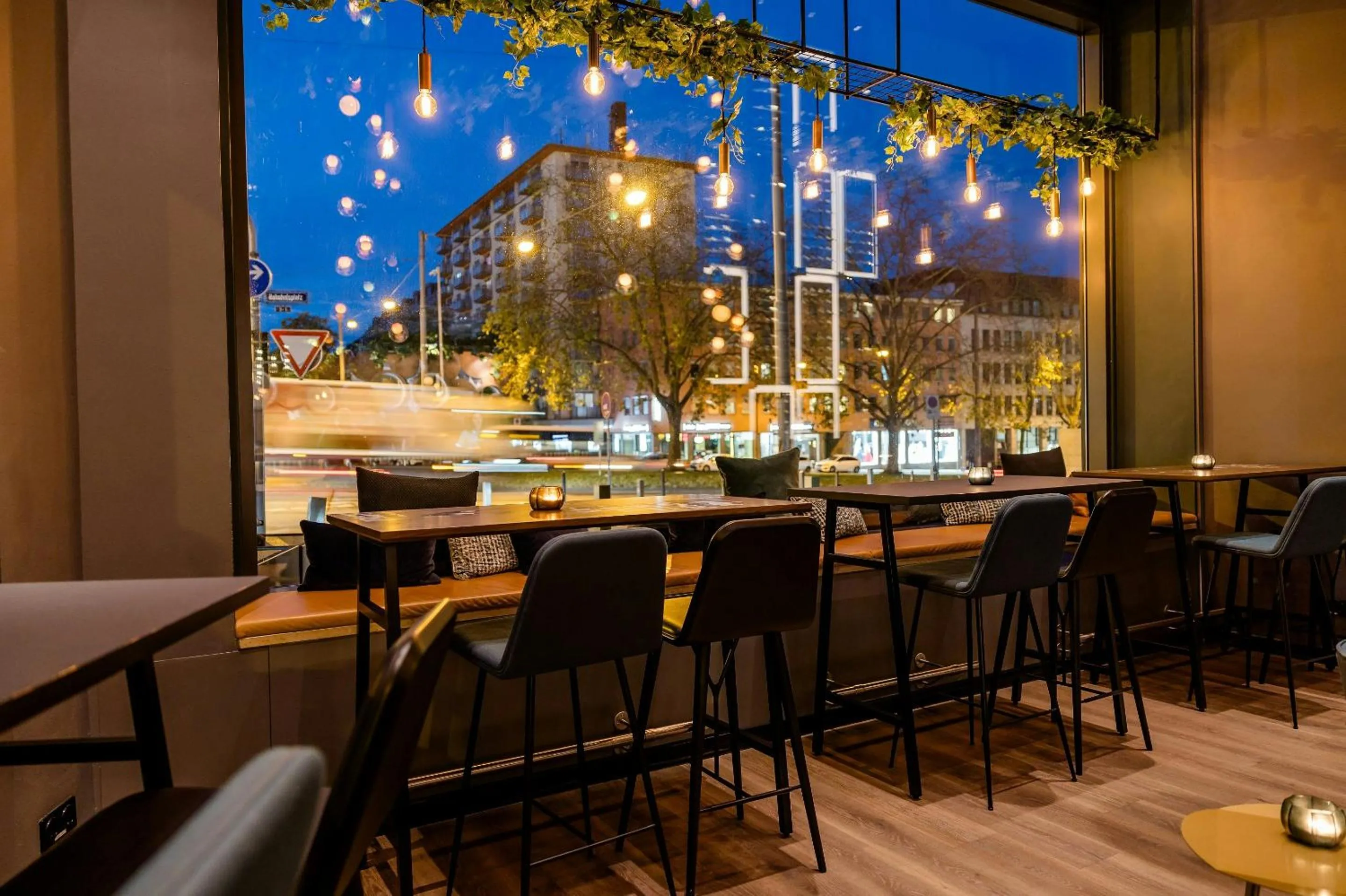 Lounge or bar in Motel One Wiesbaden