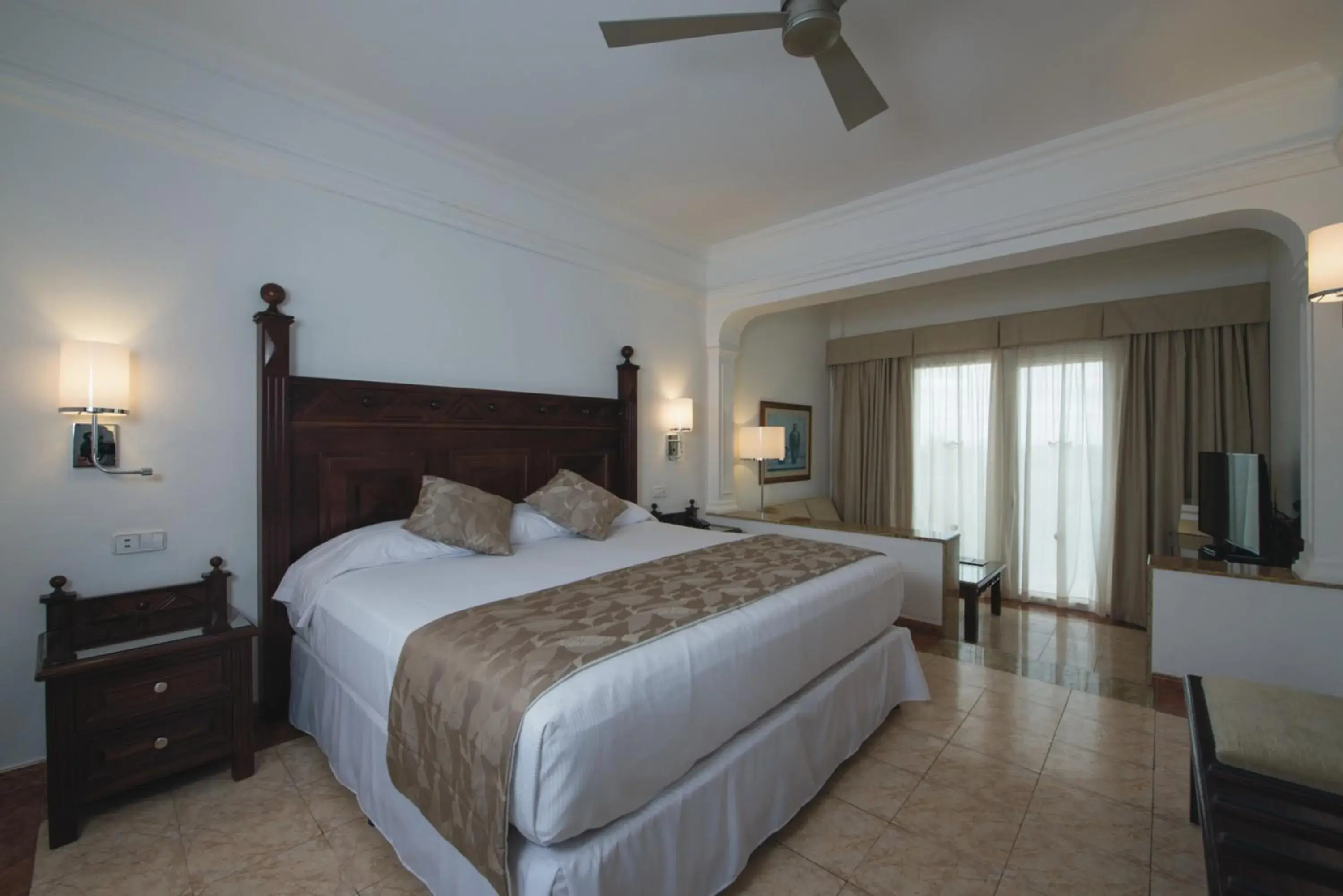 Photo of the whole room, Bed in Riu Palace Cabo San Lucas - All Inclusive Photo of the whole room, Bed in Riu Palace Cabo San Lucas - All Inclusive