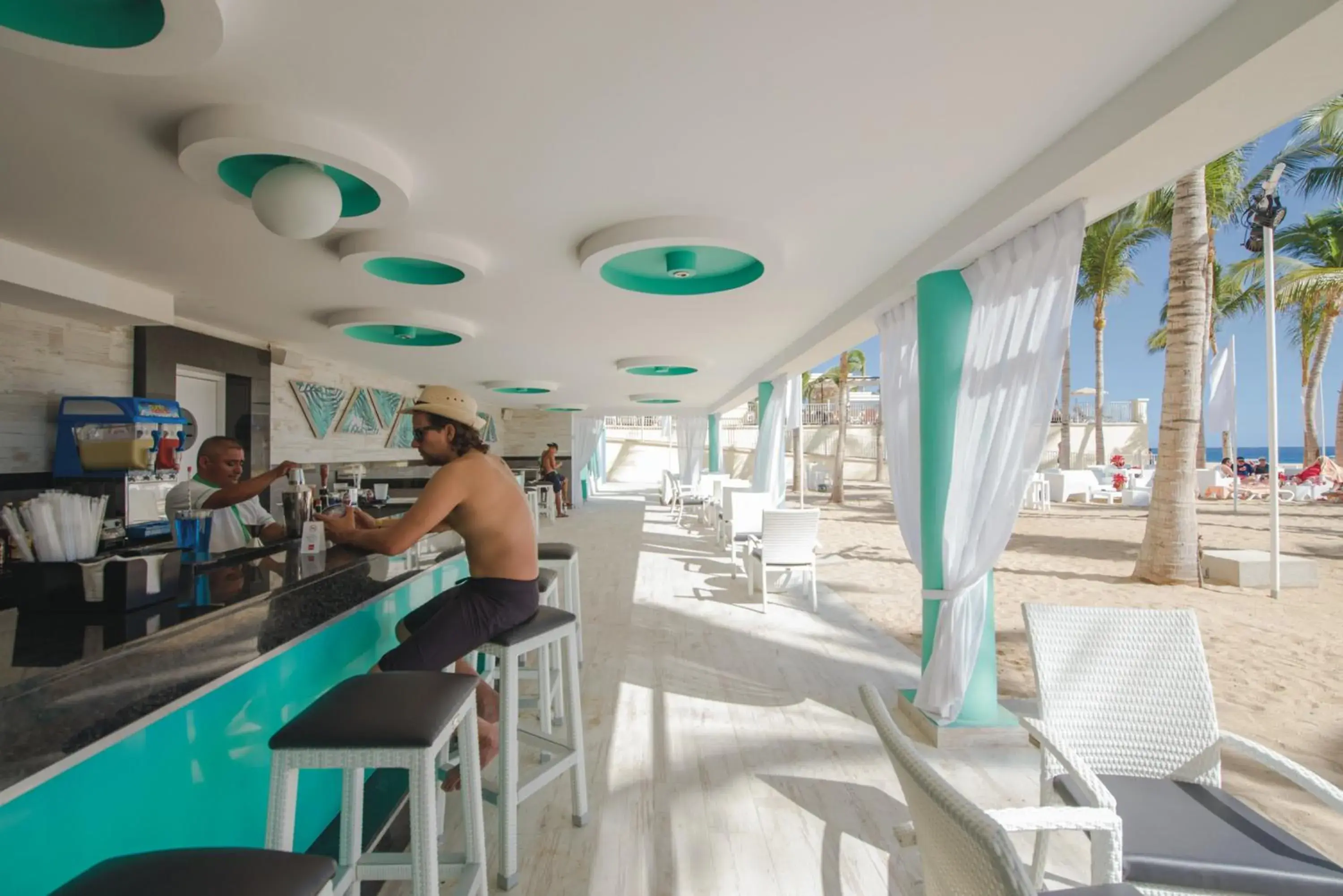 Lounge or bar in Riu Palace Cabo San Lucas - All Inclusive Lounge or bar in Riu Palace Cabo San Lucas - All Inclusive