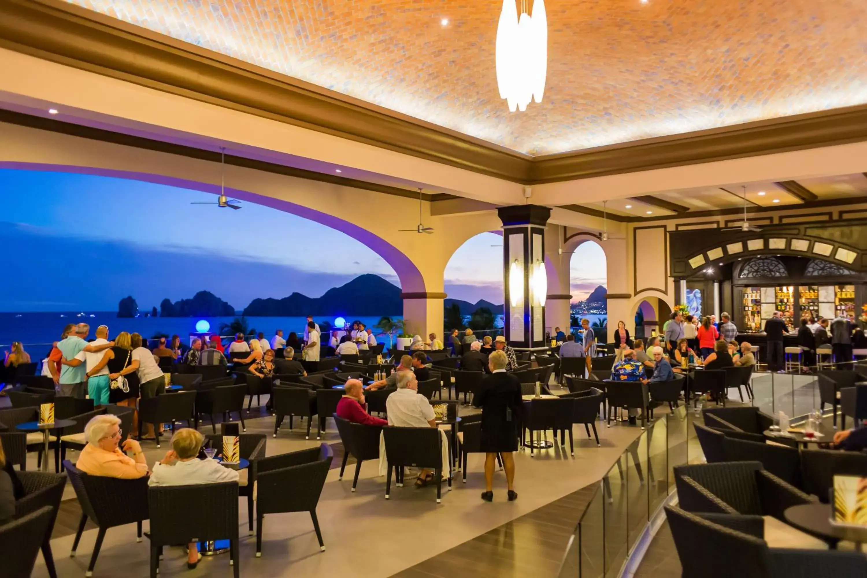 Lounge or bar in Riu Palace Cabo San Lucas - All Inclusive Lounge or bar in Riu Palace Cabo San Lucas - All Inclusive