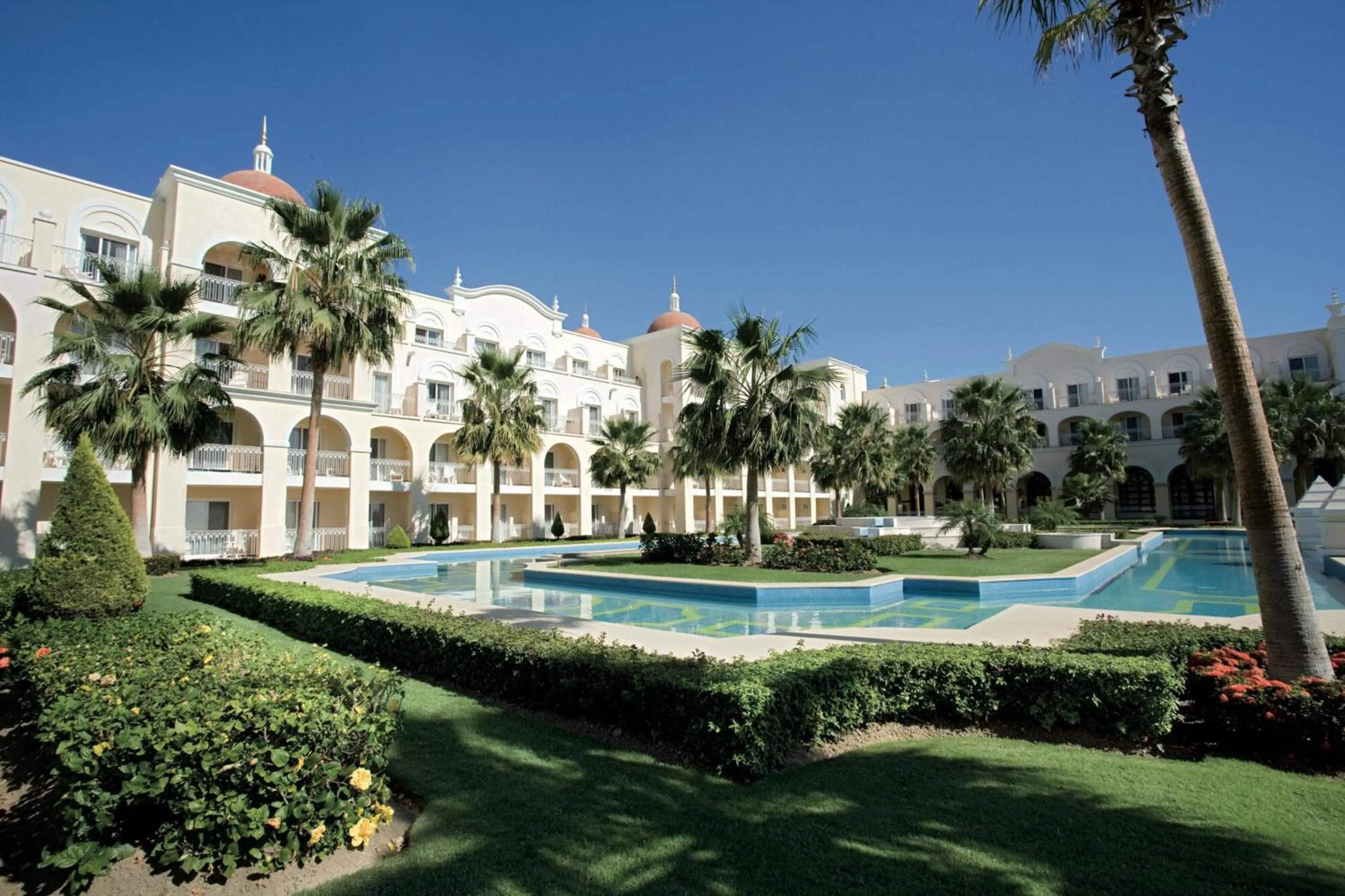Garden in Riu Palace Cabo San Lucas - All Inclusive