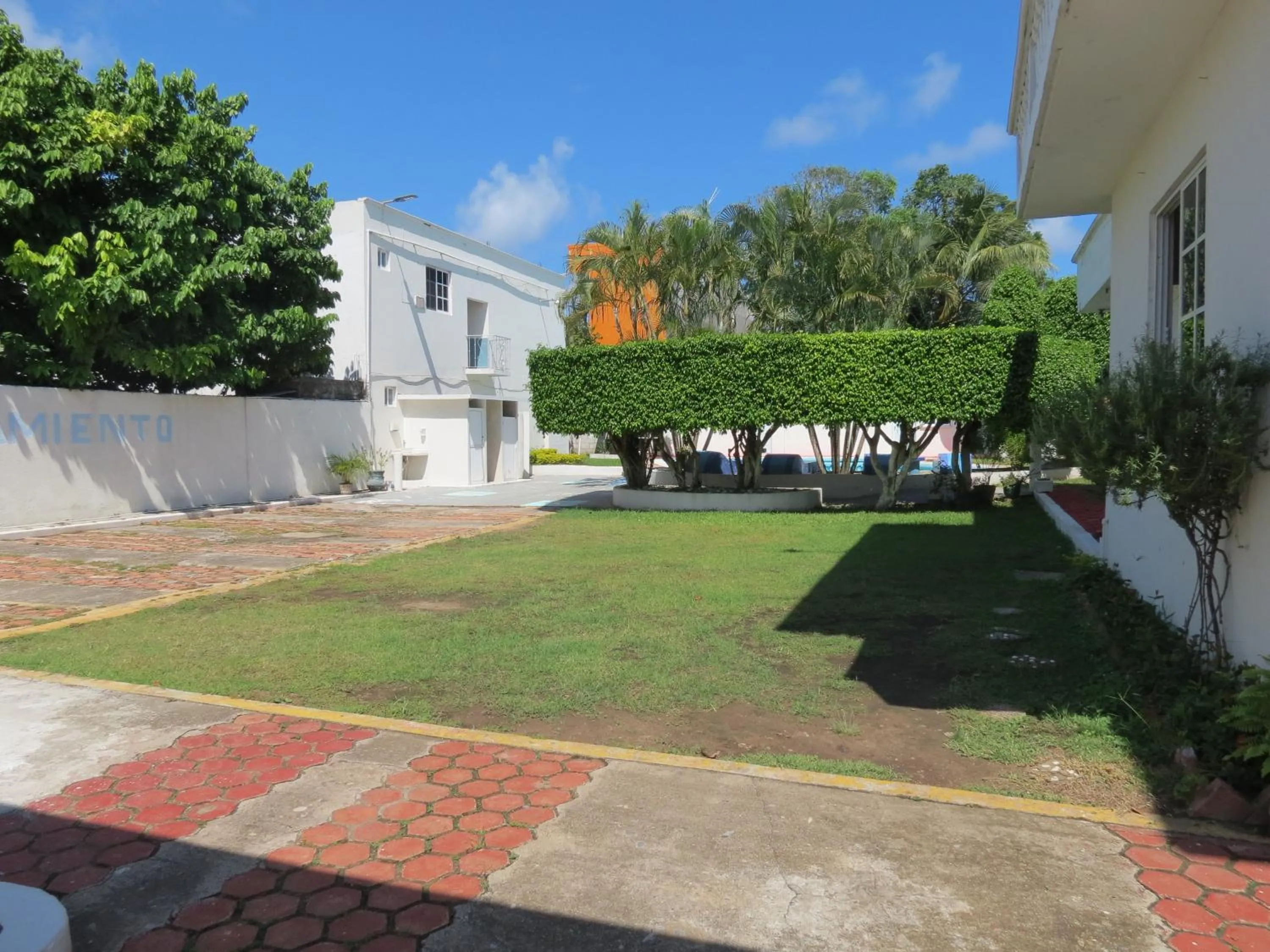 Facade/entrance in Hotel Albri by Rotamundos