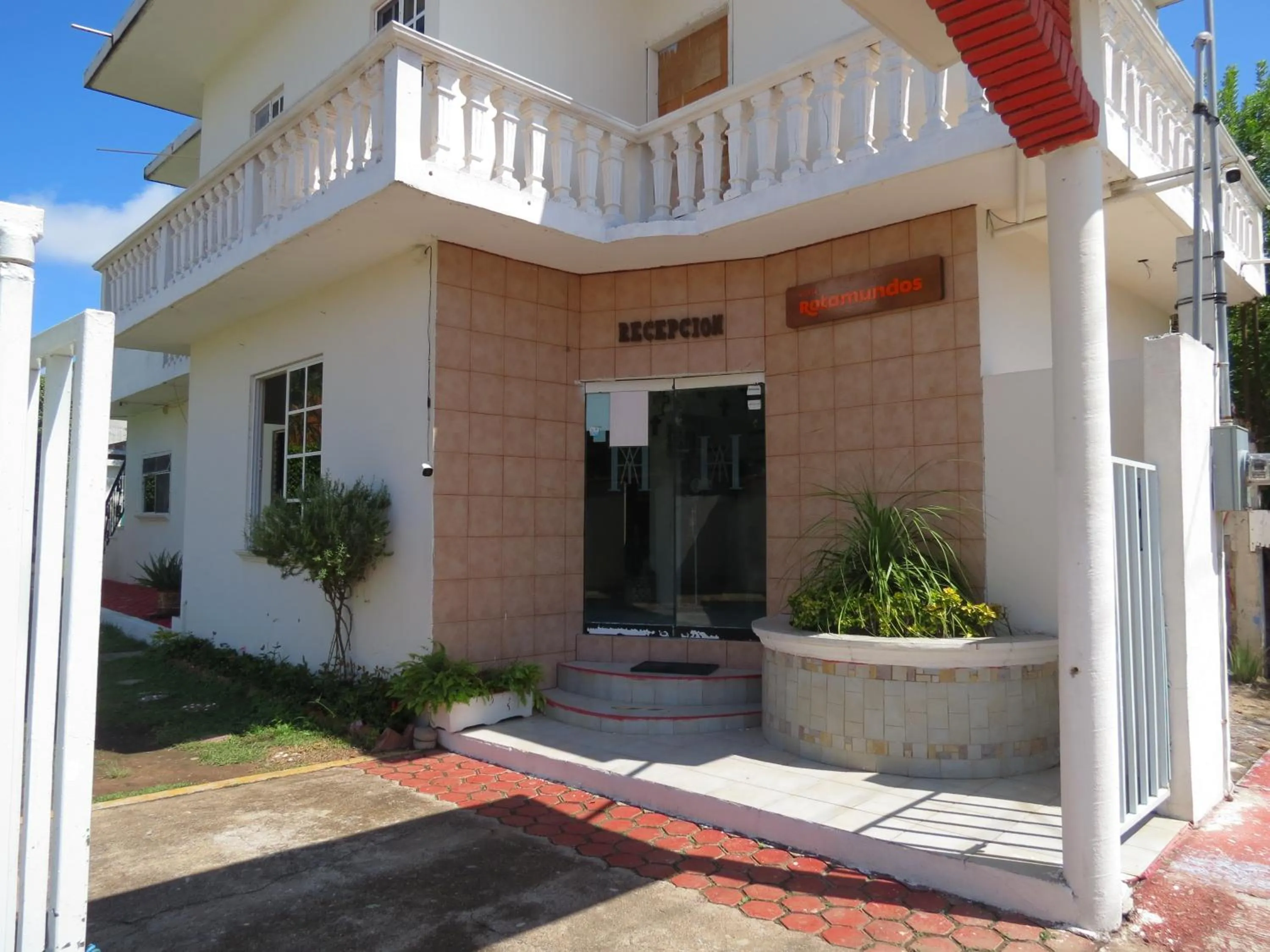 Facade/entrance in Hotel Albri by Rotamundos