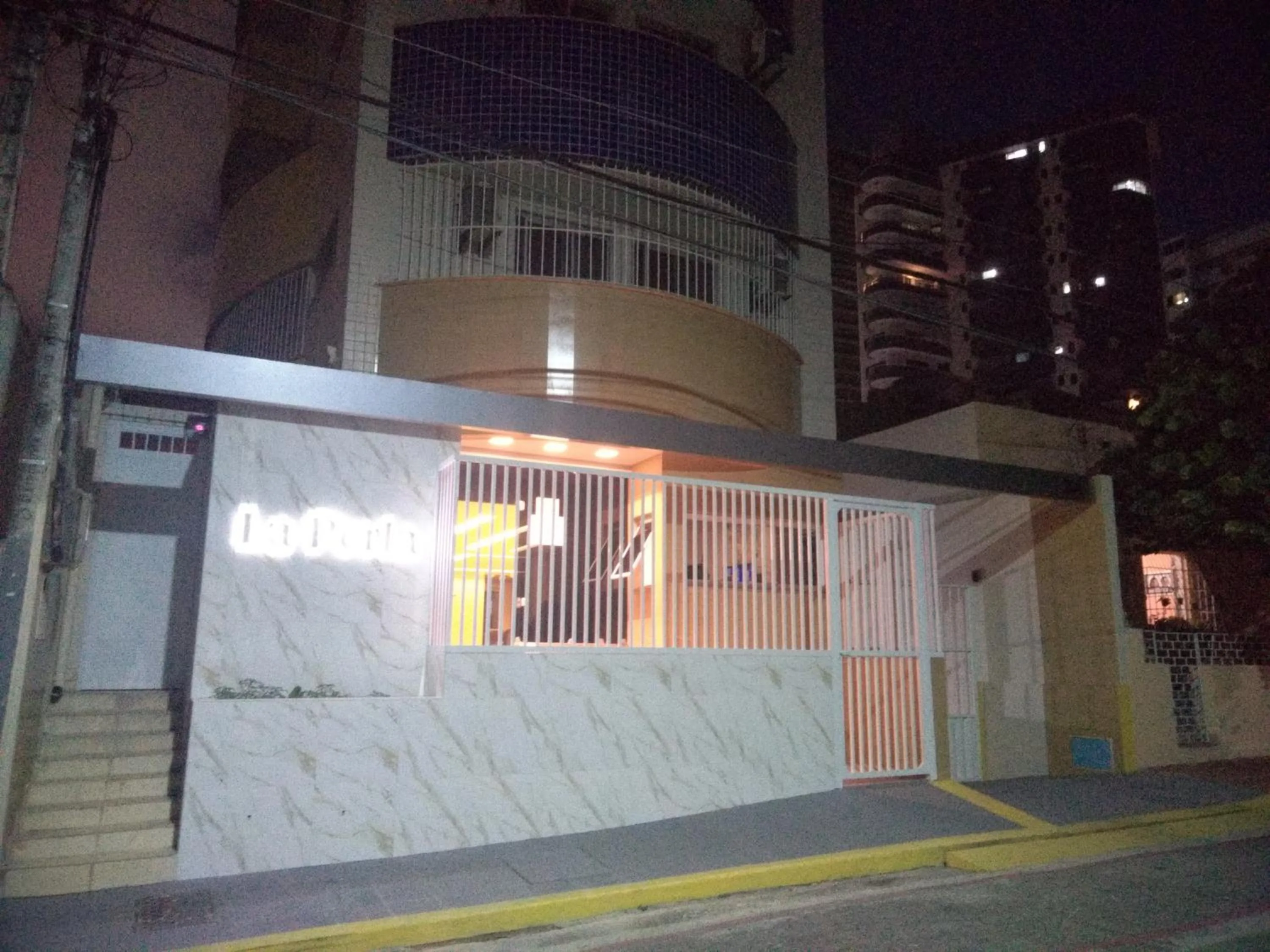 Facade/entrance in Condomínio Flat La Perla