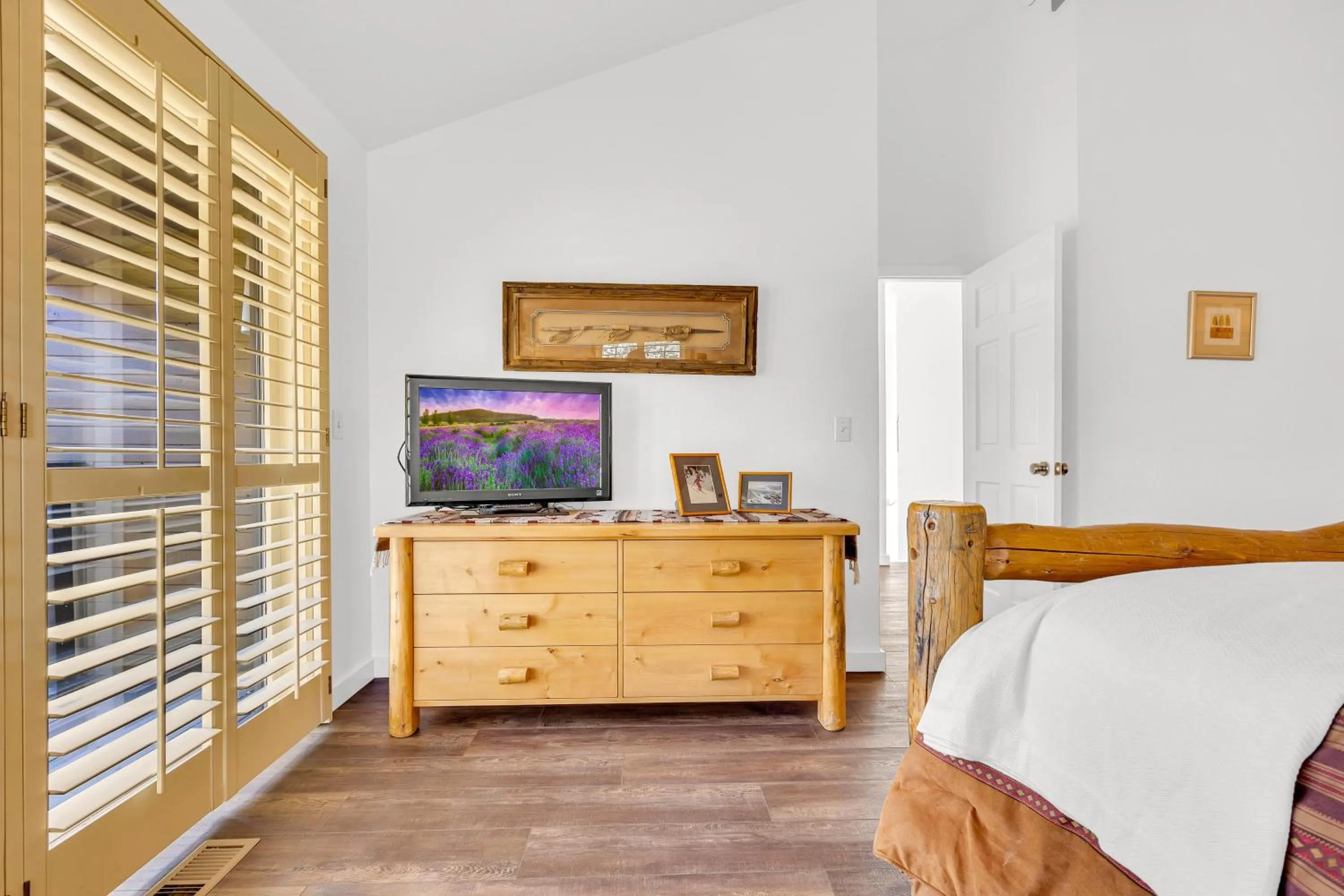 Bed in Fairway Village 2570