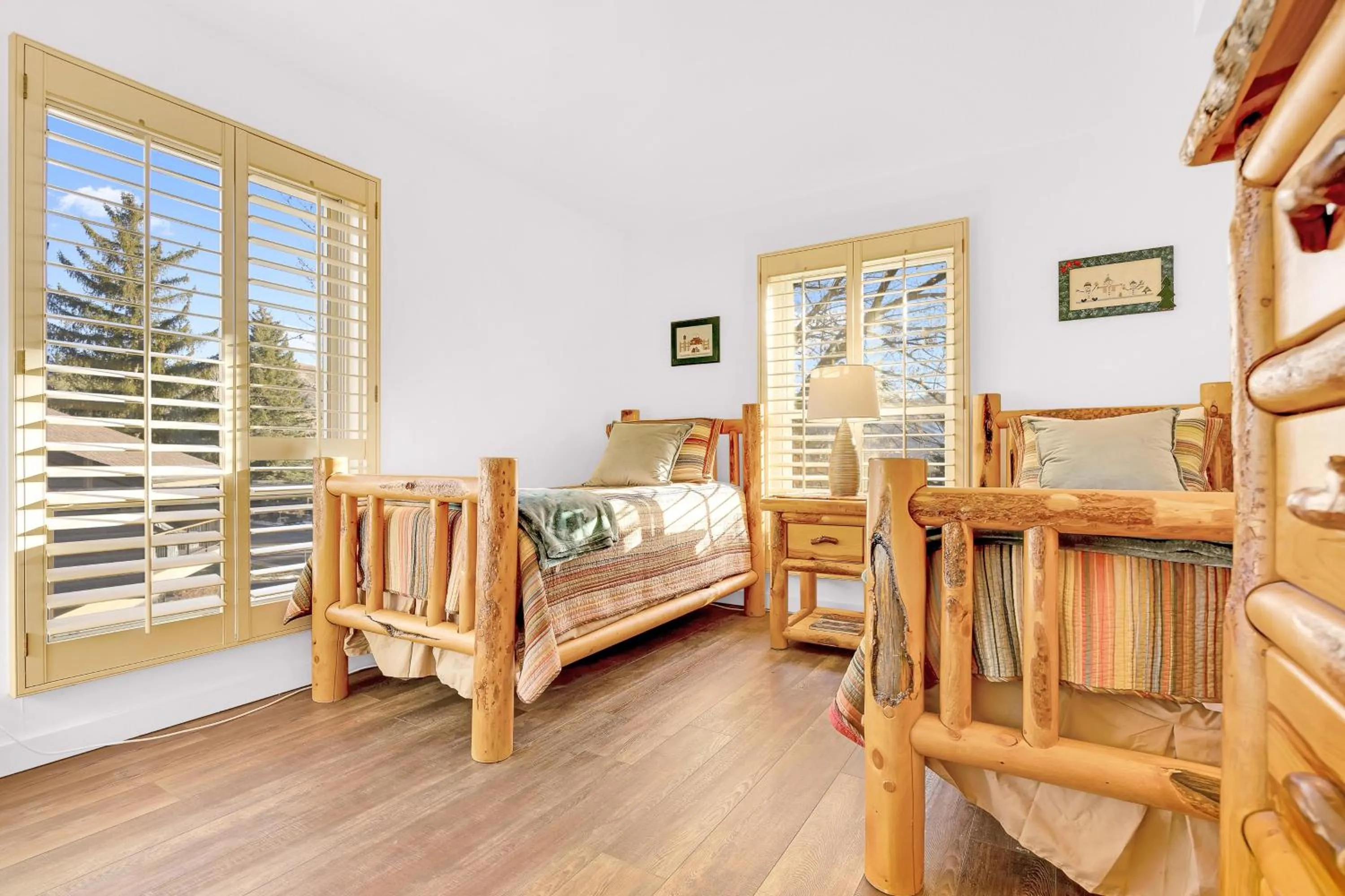 Bed in Fairway Village 2570