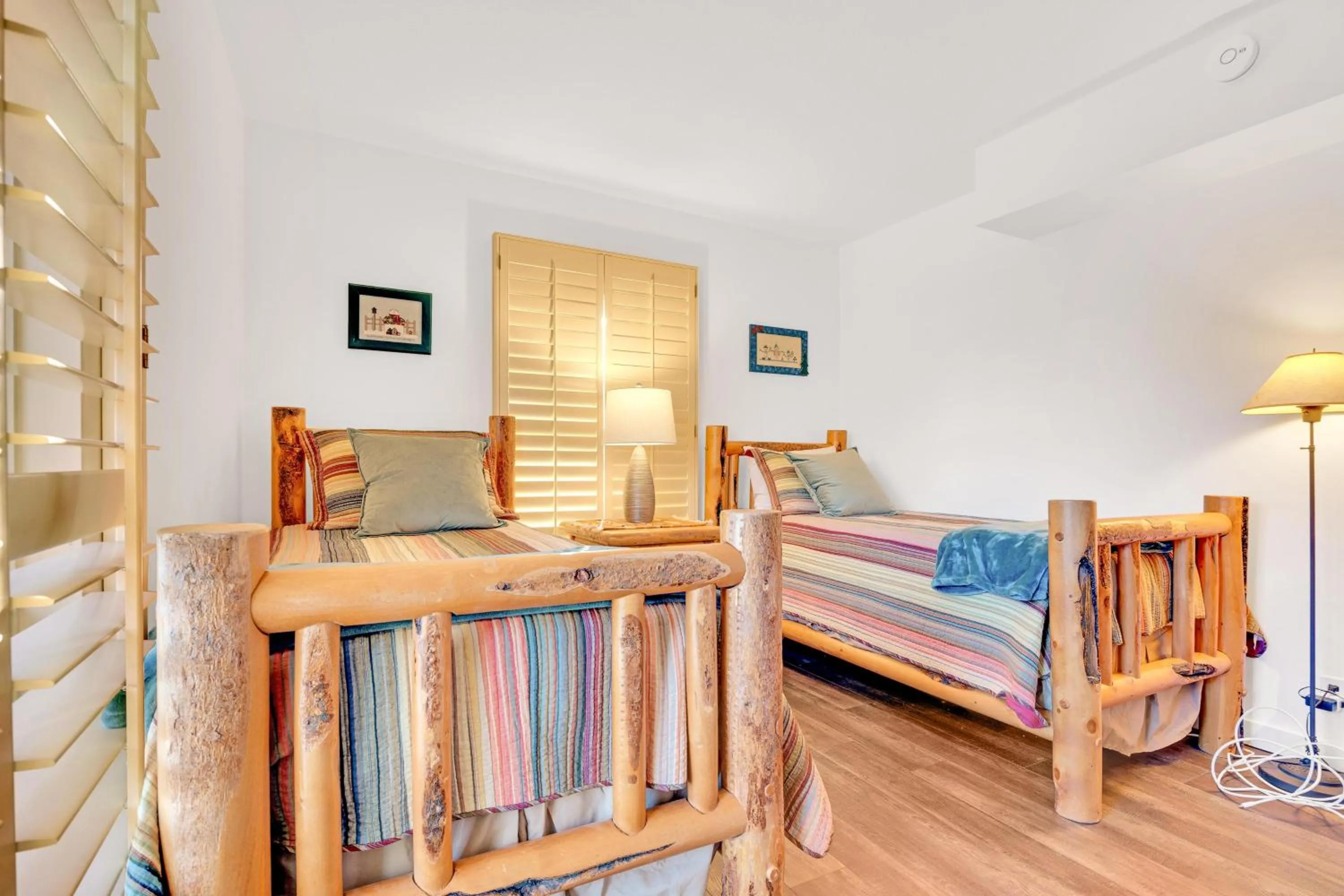 Bed in Fairway Village 2570