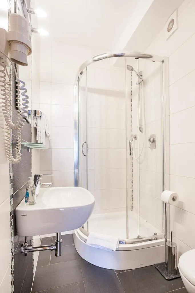 Shower in Hotel Union by TM