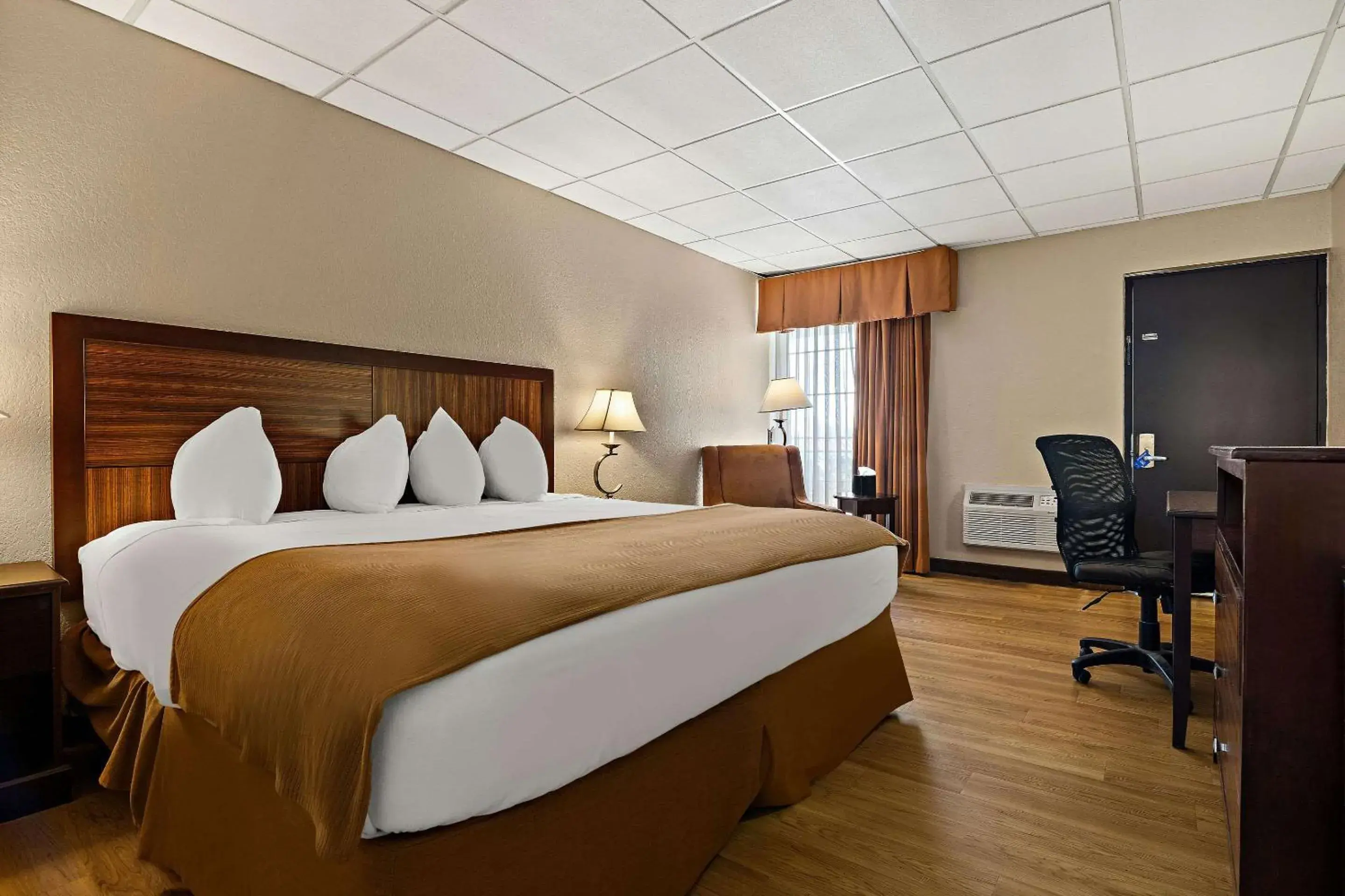 Bedroom, Bed in Rodeway Inn Bedroom, Bed in Rodeway Inn