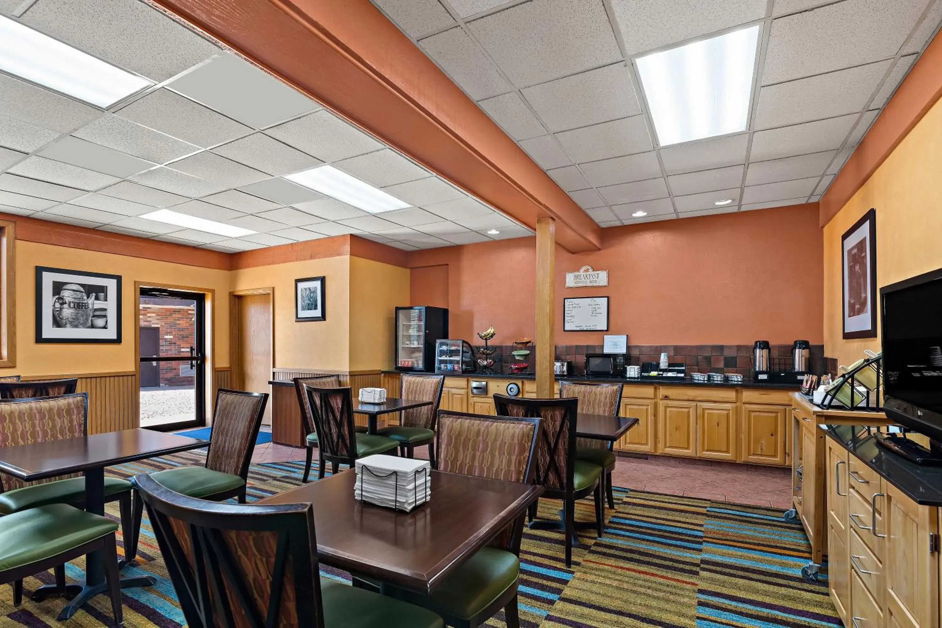 Breakfast in Rodeway Inn Breakfast in Rodeway Inn